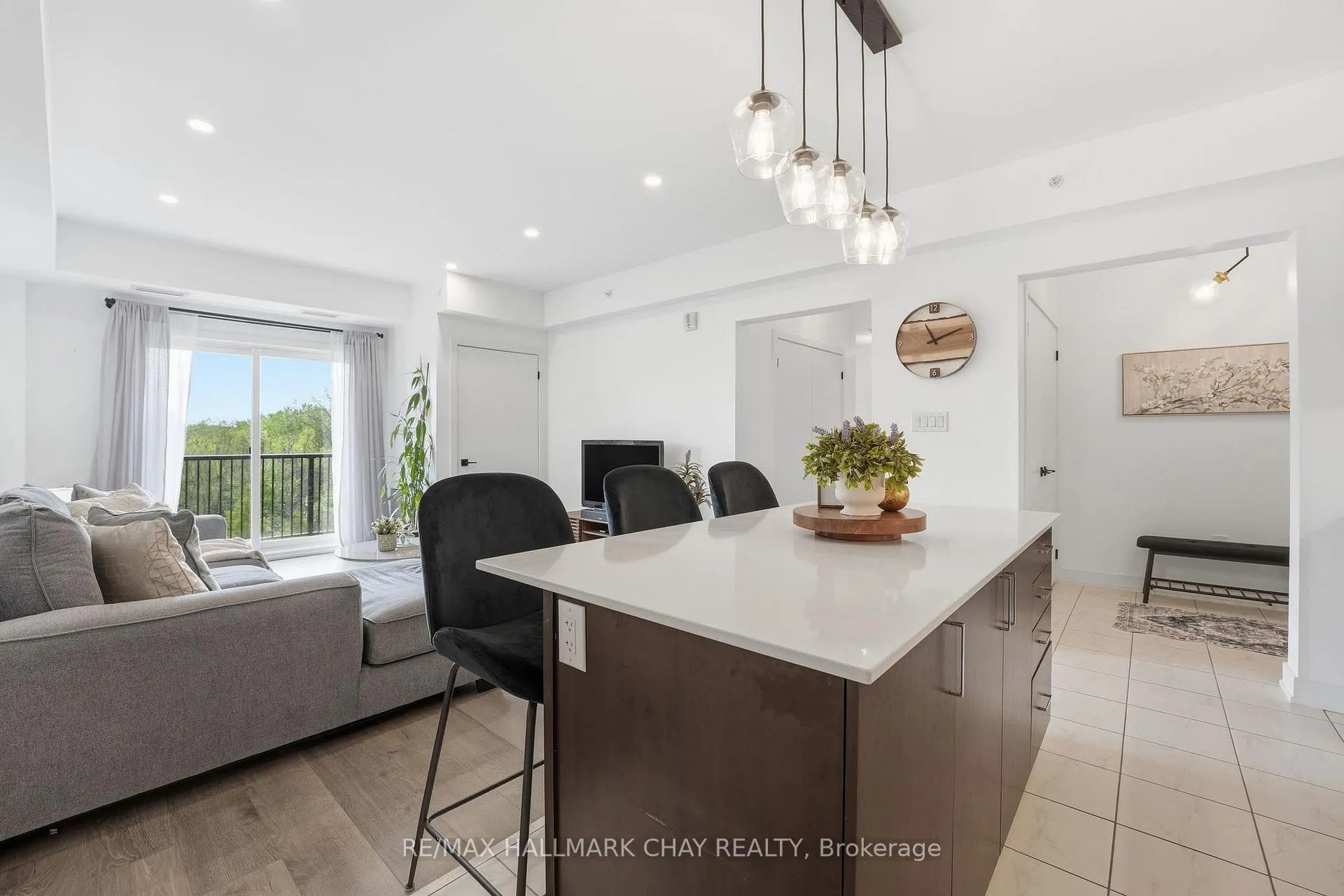 Photo 7 of Unit 406, 5 Chef Lane, Barrie, Rural Barrie Southeast — HOMEH