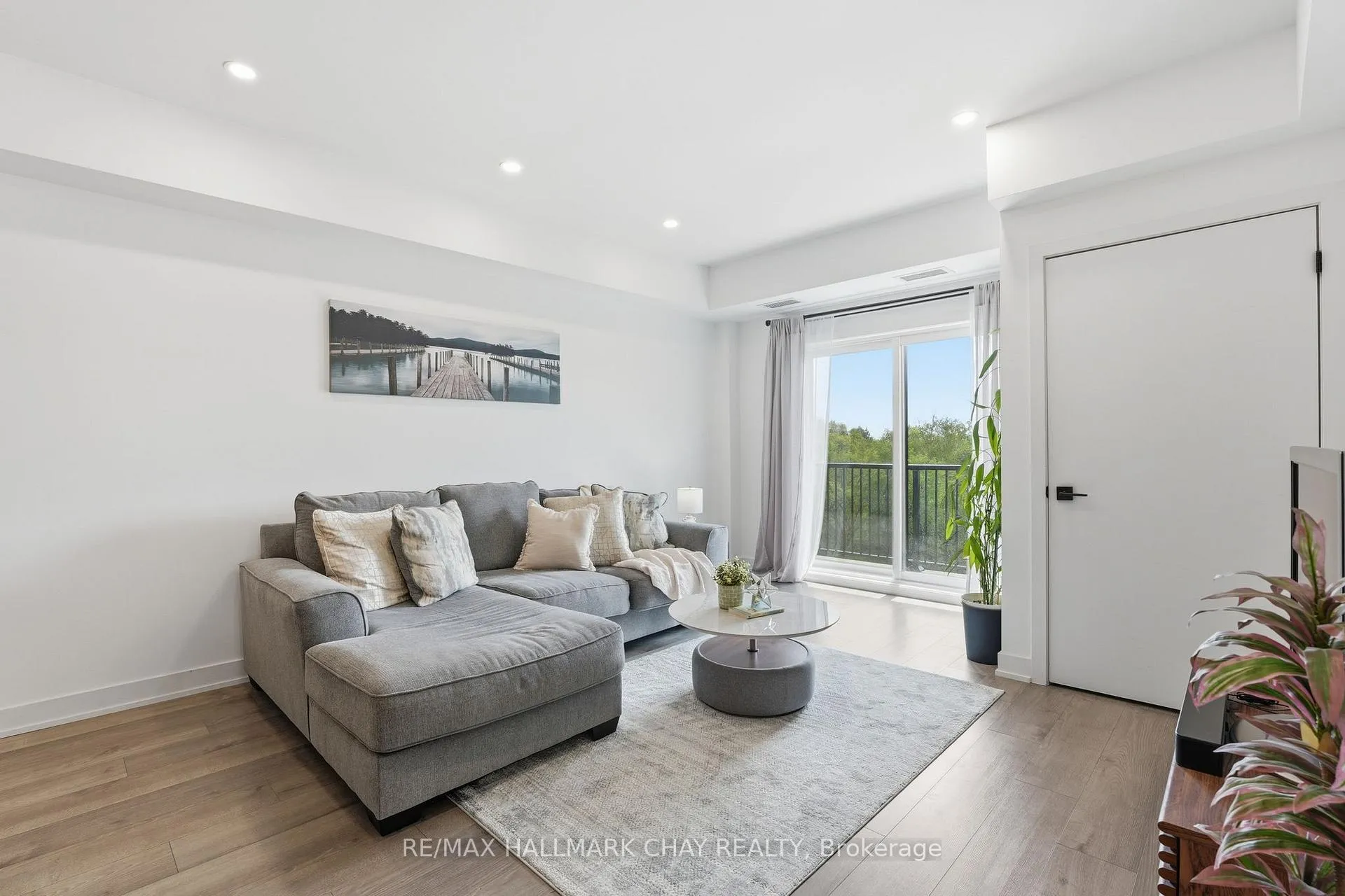 Photo 9 of Unit 406, 5 Chef Lane, Barrie, Rural Barrie Southeast — HOMEH