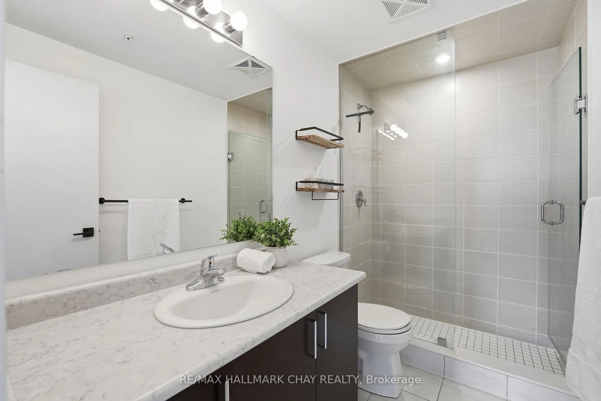 Photo 13 of Unit 406, 5 Chef Lane, Barrie, Rural Barrie Southeast — HOMEH