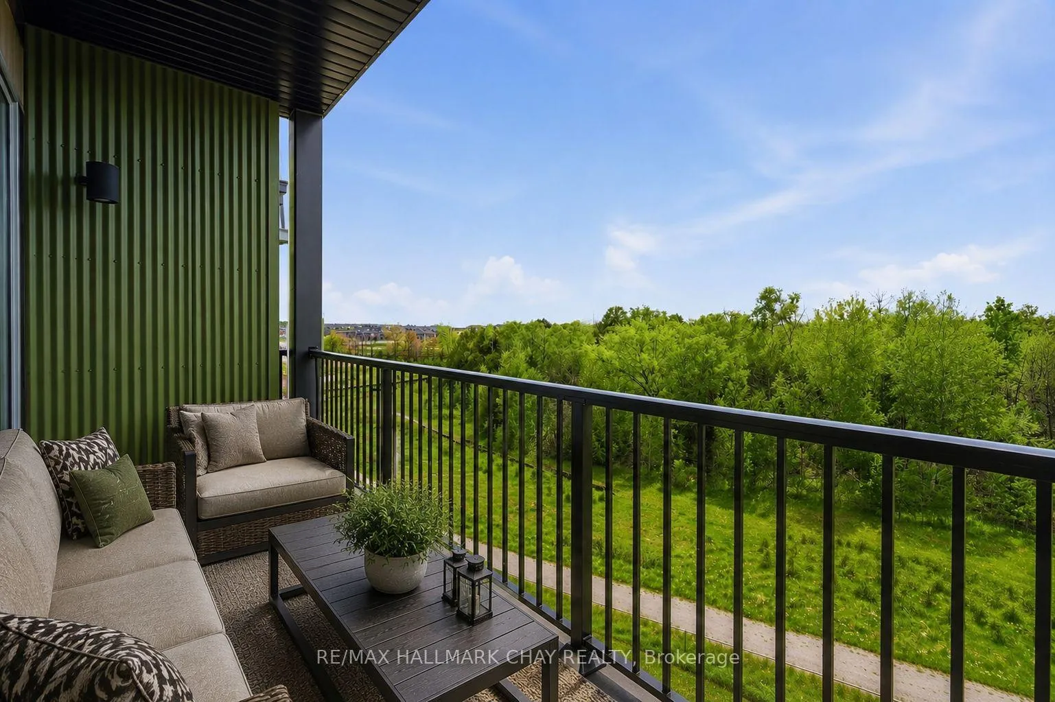 Photo 2 of Unit 406, 5 Chef Lane, Barrie, Rural Barrie Southeast — HOMEH