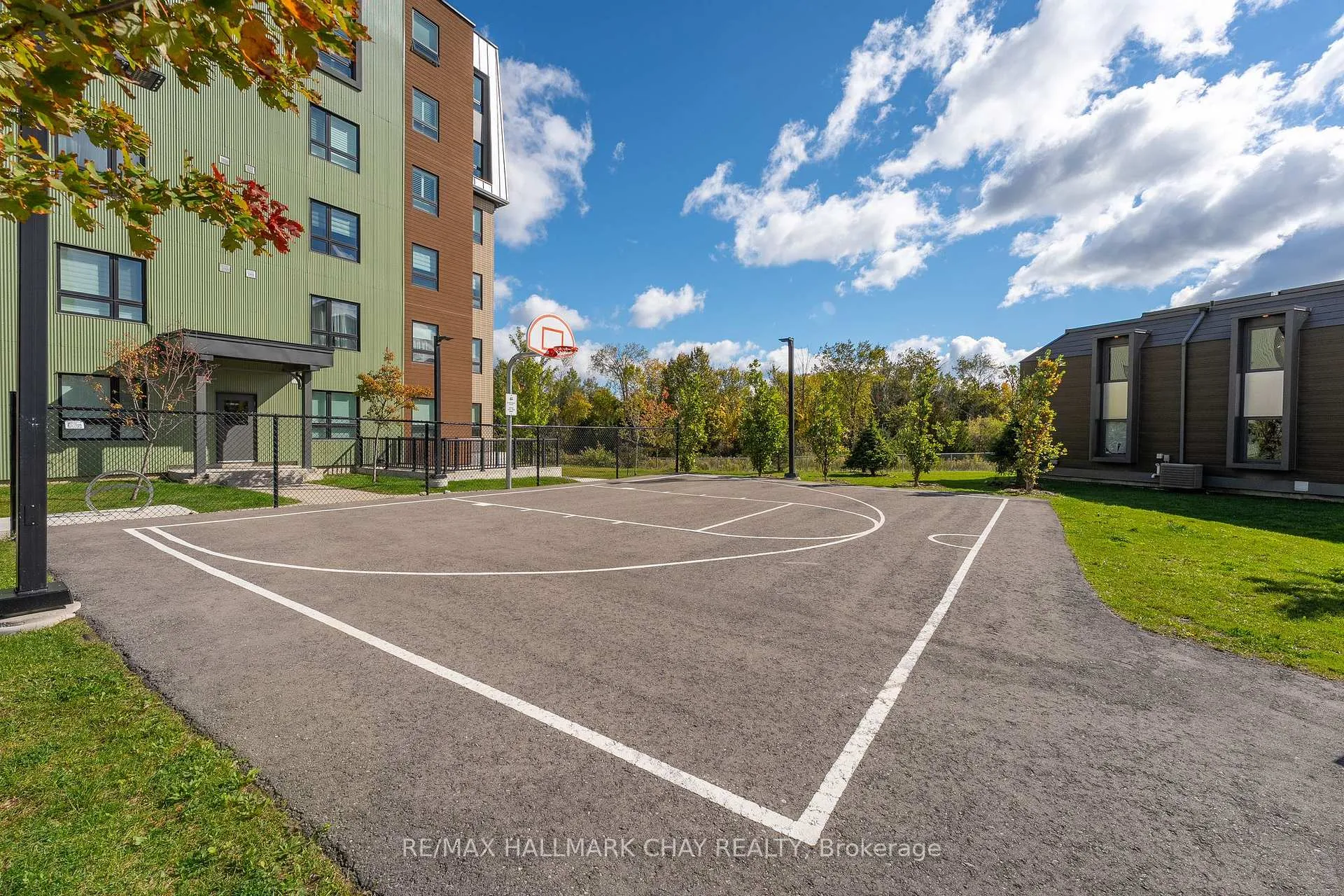 Photo 23 of Unit 406, 5 Chef Lane, Barrie, Rural Barrie Southeast — HOMEH