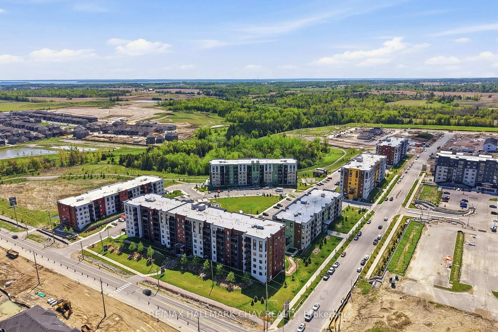Photo 25 of Unit 406, 5 Chef Lane, Barrie, Rural Barrie Southeast — HOMEH
