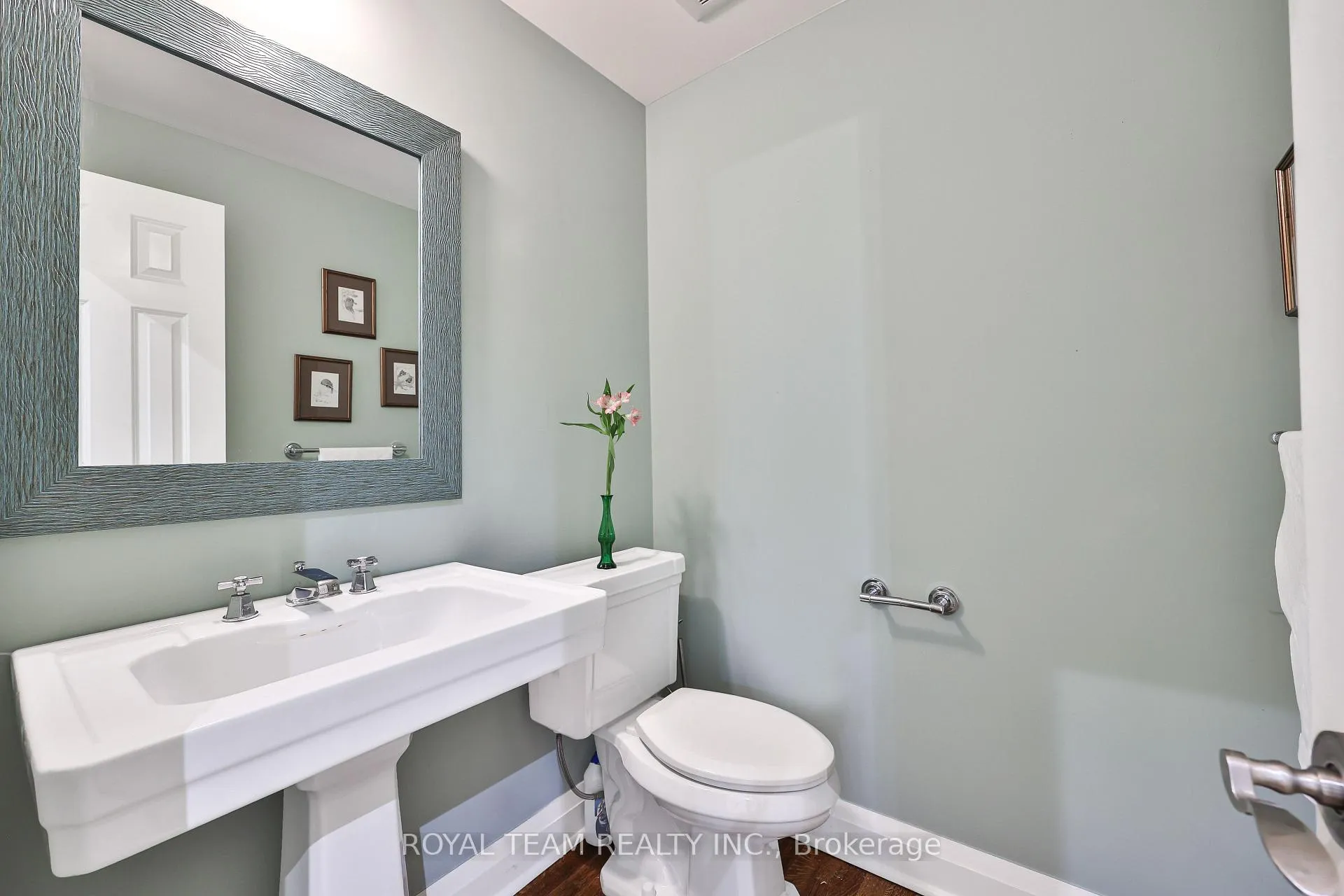 Photo 11 of 107 Esgore Drive, Toronto, Bedford Park-Nortown — HOMEH
