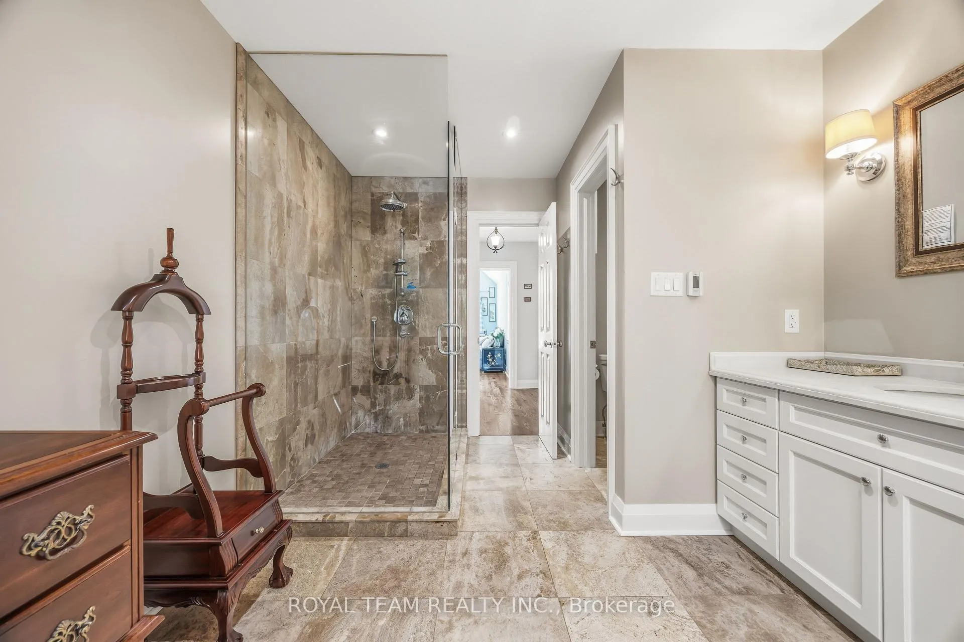 Photo 17 of 107 Esgore Drive, Toronto, Bedford Park-Nortown — HOMEH