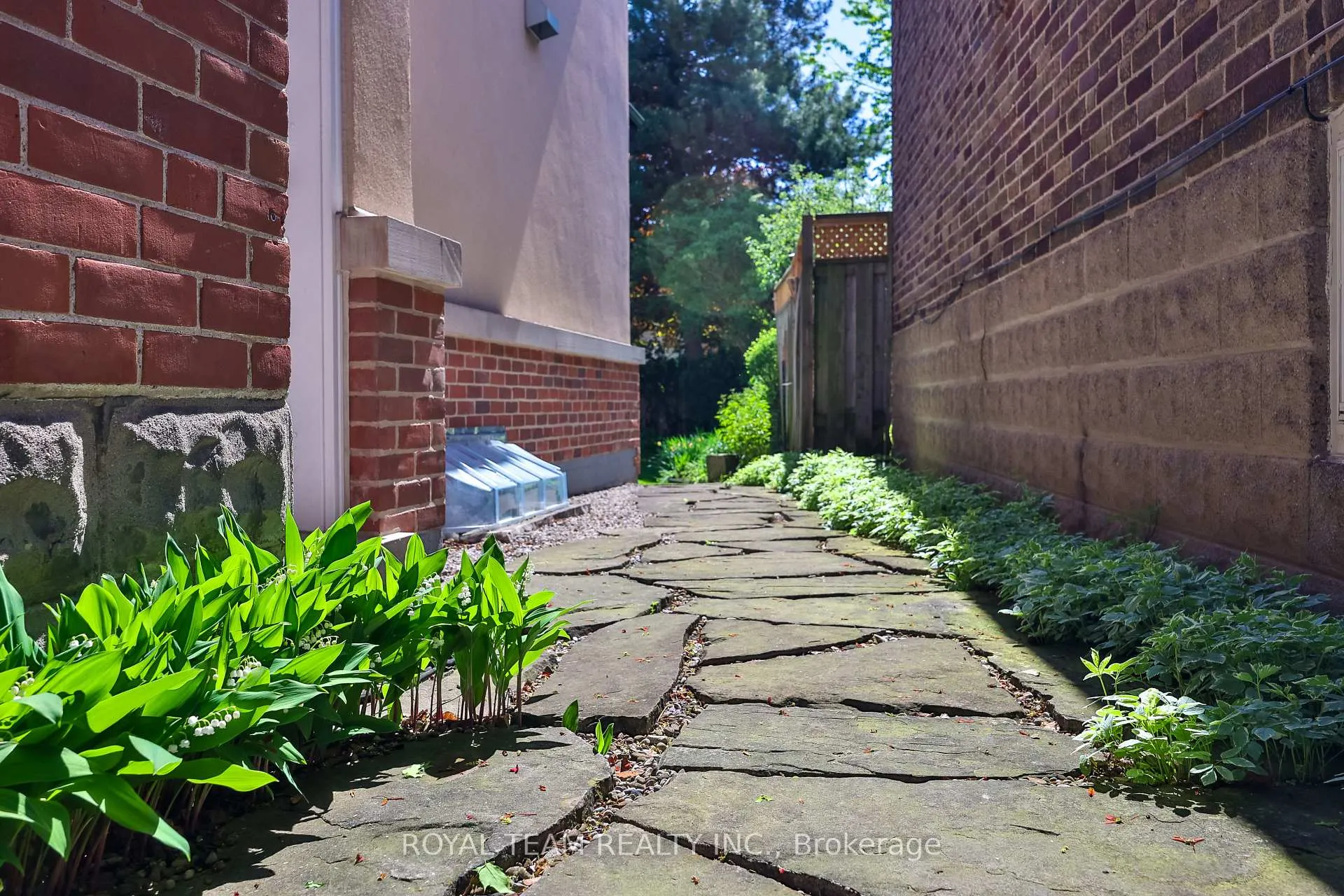 Photo 34 of 107 Esgore Drive, Toronto, Bedford Park-Nortown — HOMEH