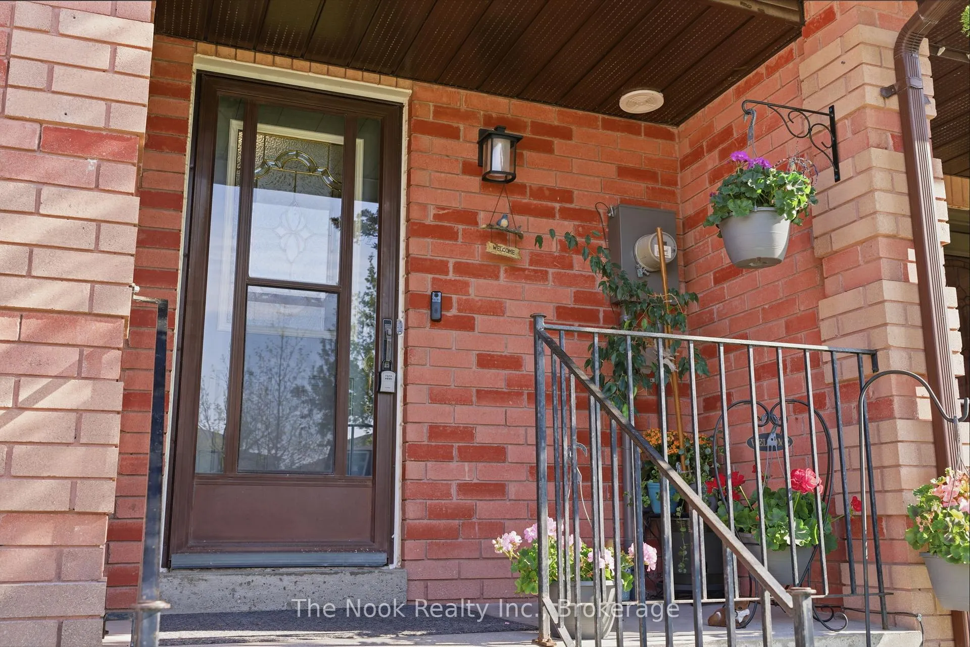 Photo 3 of 15 Chance Court, Clarington, Bowmanville — HOMEH