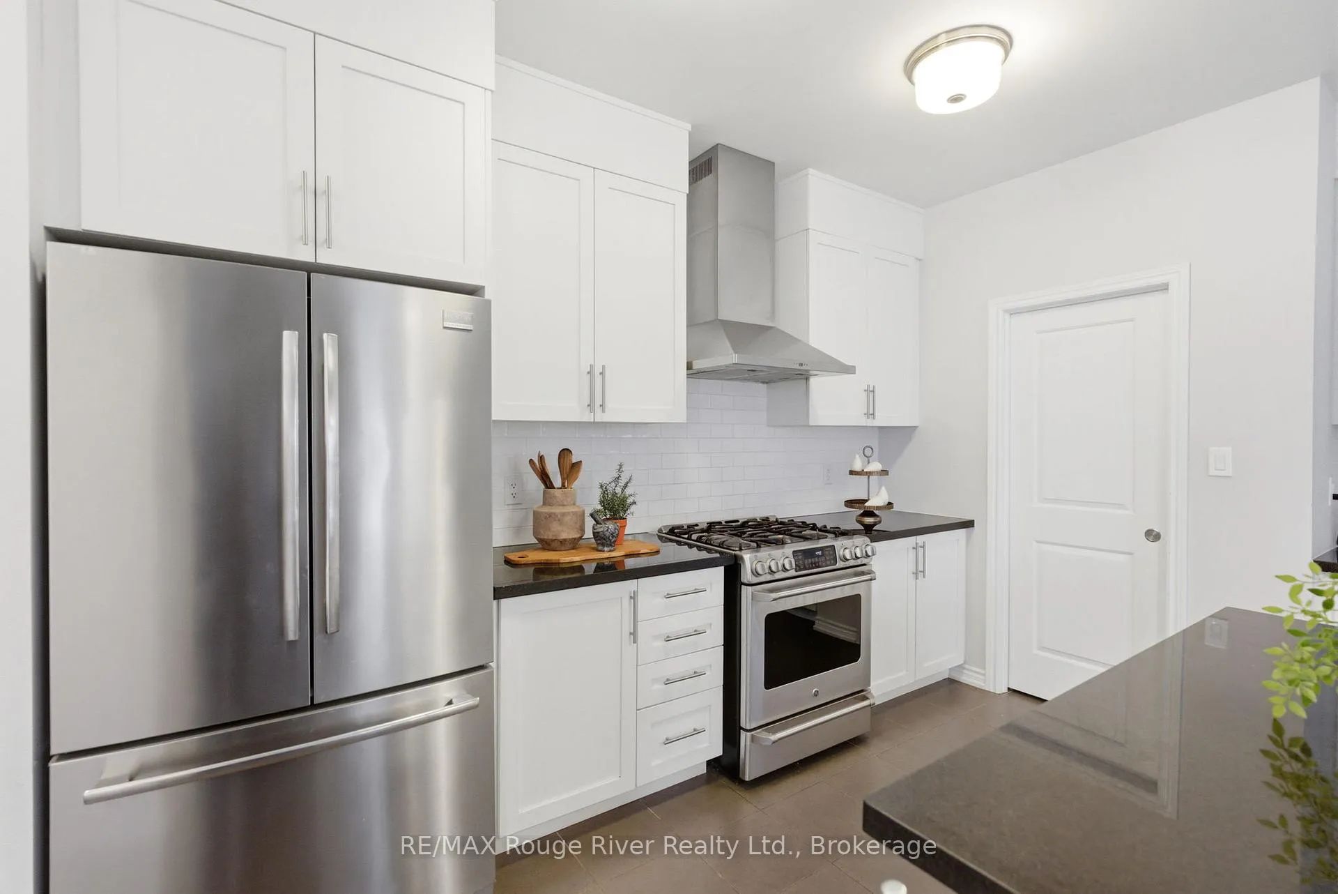 Photo 10 of 82 Burning Springs Place, Whitby, Brooklin — HOMEH