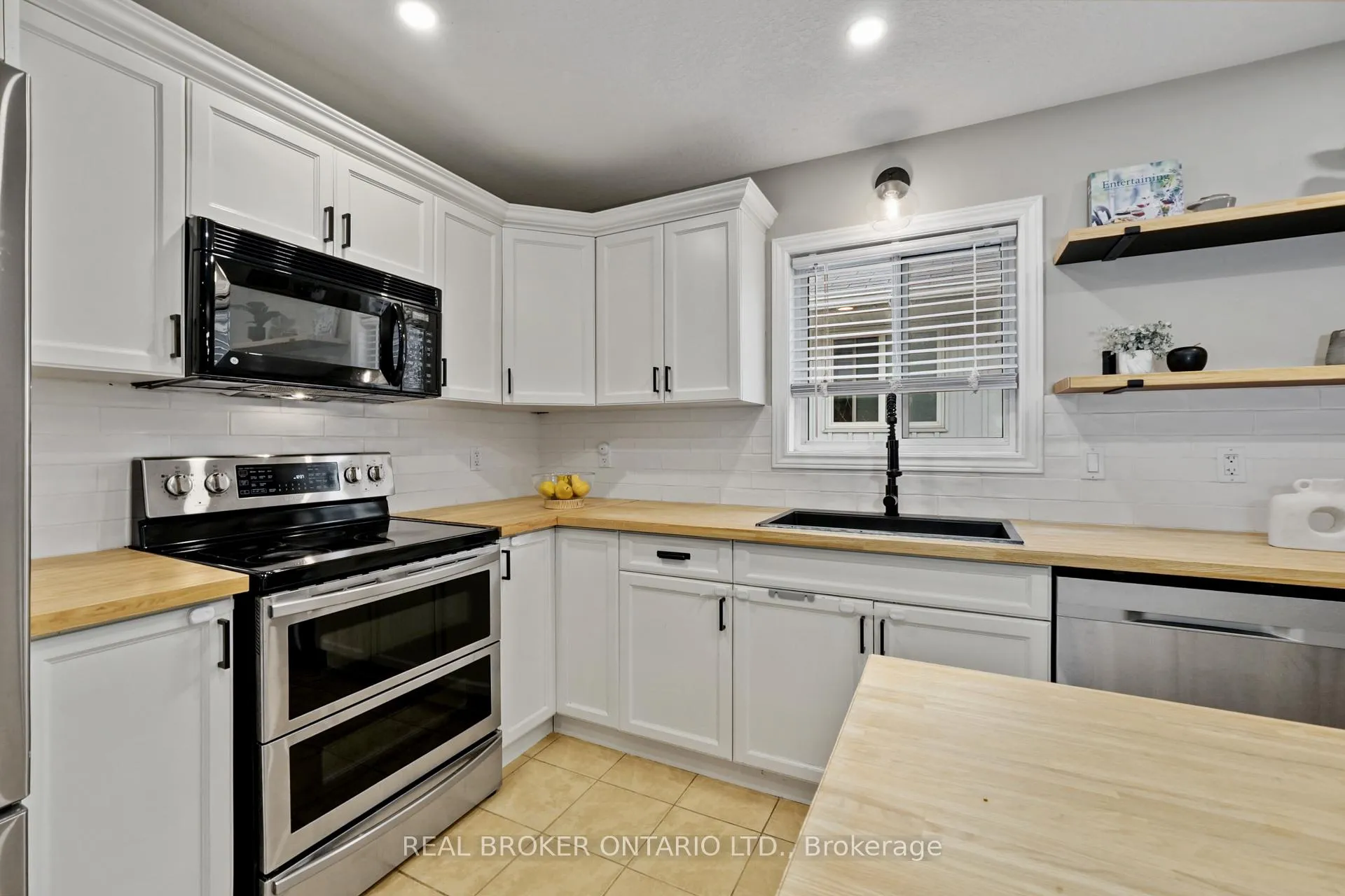 Photo 4 of 31 Fox Den Drive, Brighton, Brighton (Town) — HOMEH