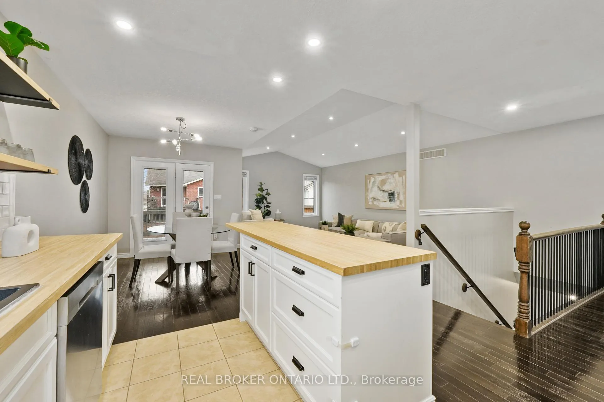 Photo 6 of 31 Fox Den Drive, Brighton, Brighton (Town) — HOMEH