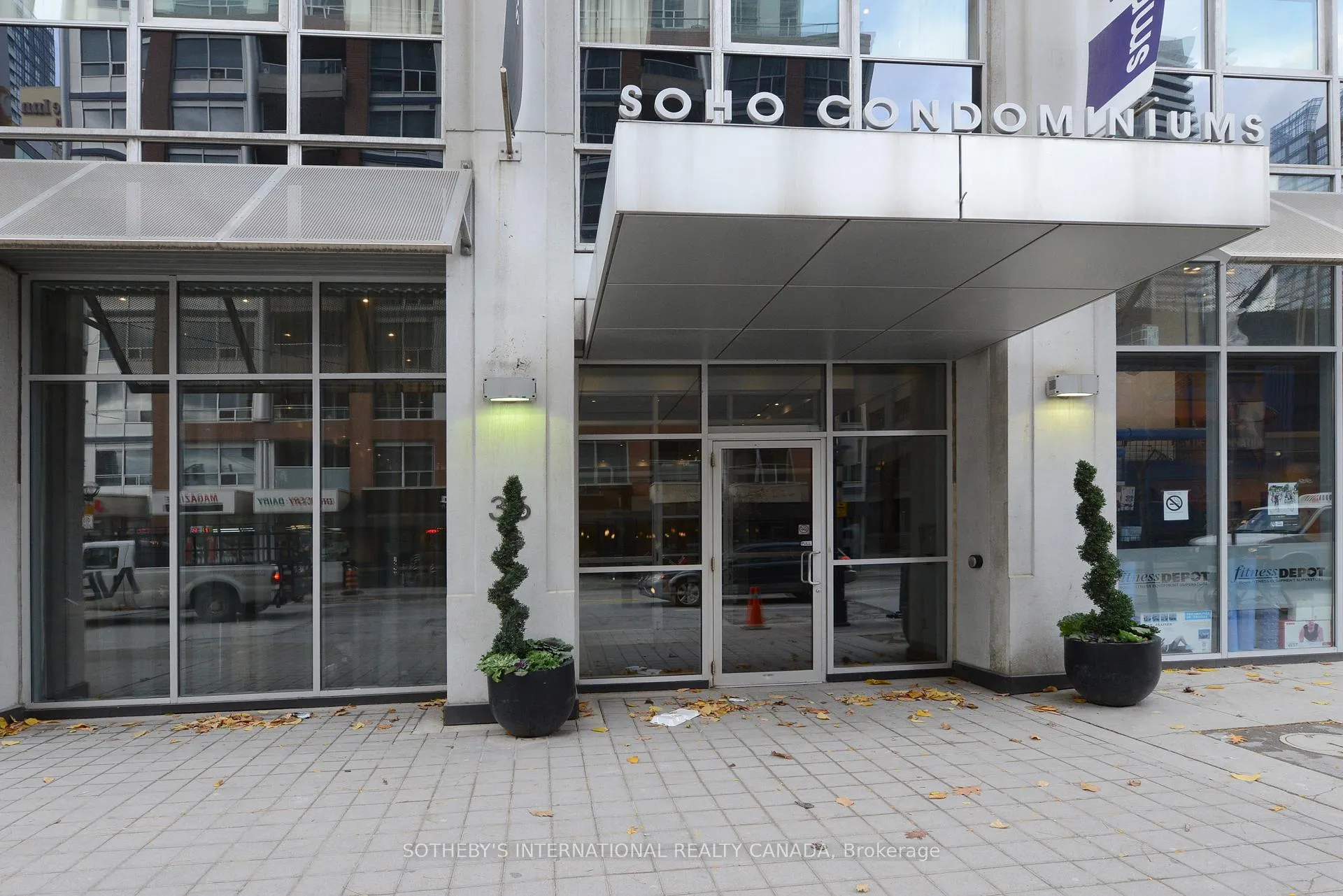 Photo 3 of Unit 922, 36 Blue Jays Way, Toronto, Waterfront Communities — HOMEH