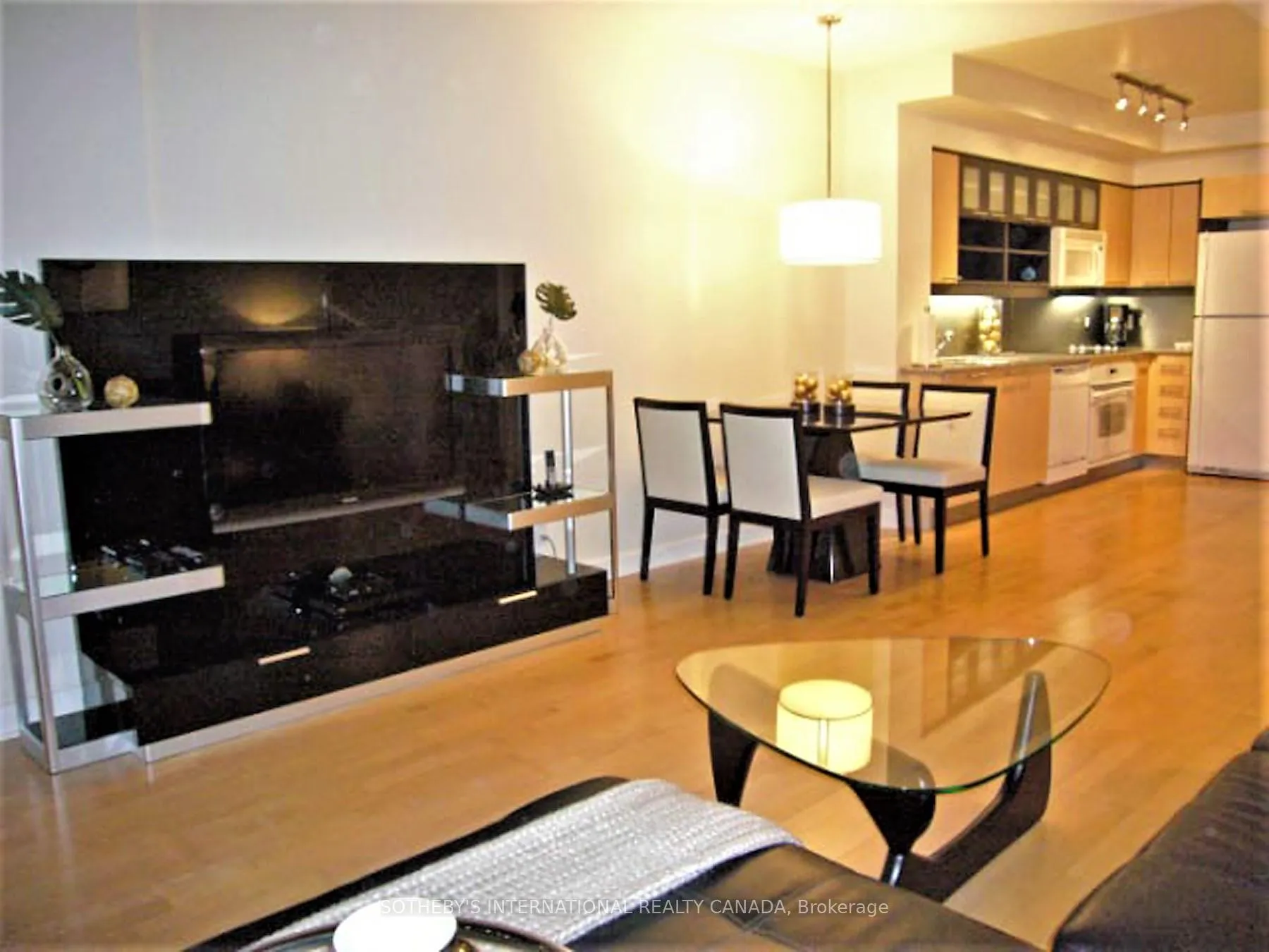 Photo 6 of Unit 922, 36 Blue Jays Way, Toronto, Waterfront Communities — HOMEH