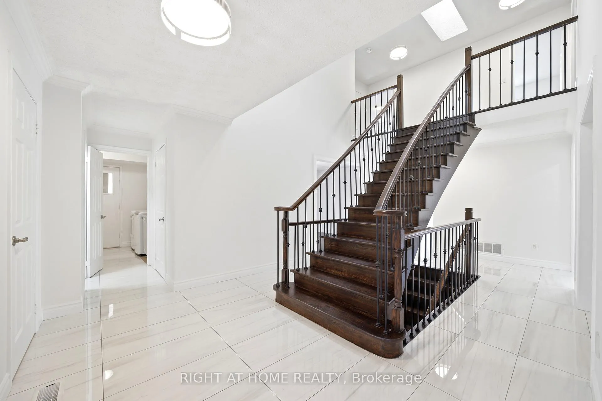 Photo 3 of 36 Ravenview Drive, Whitby, Rolling Acres — HOMEH
