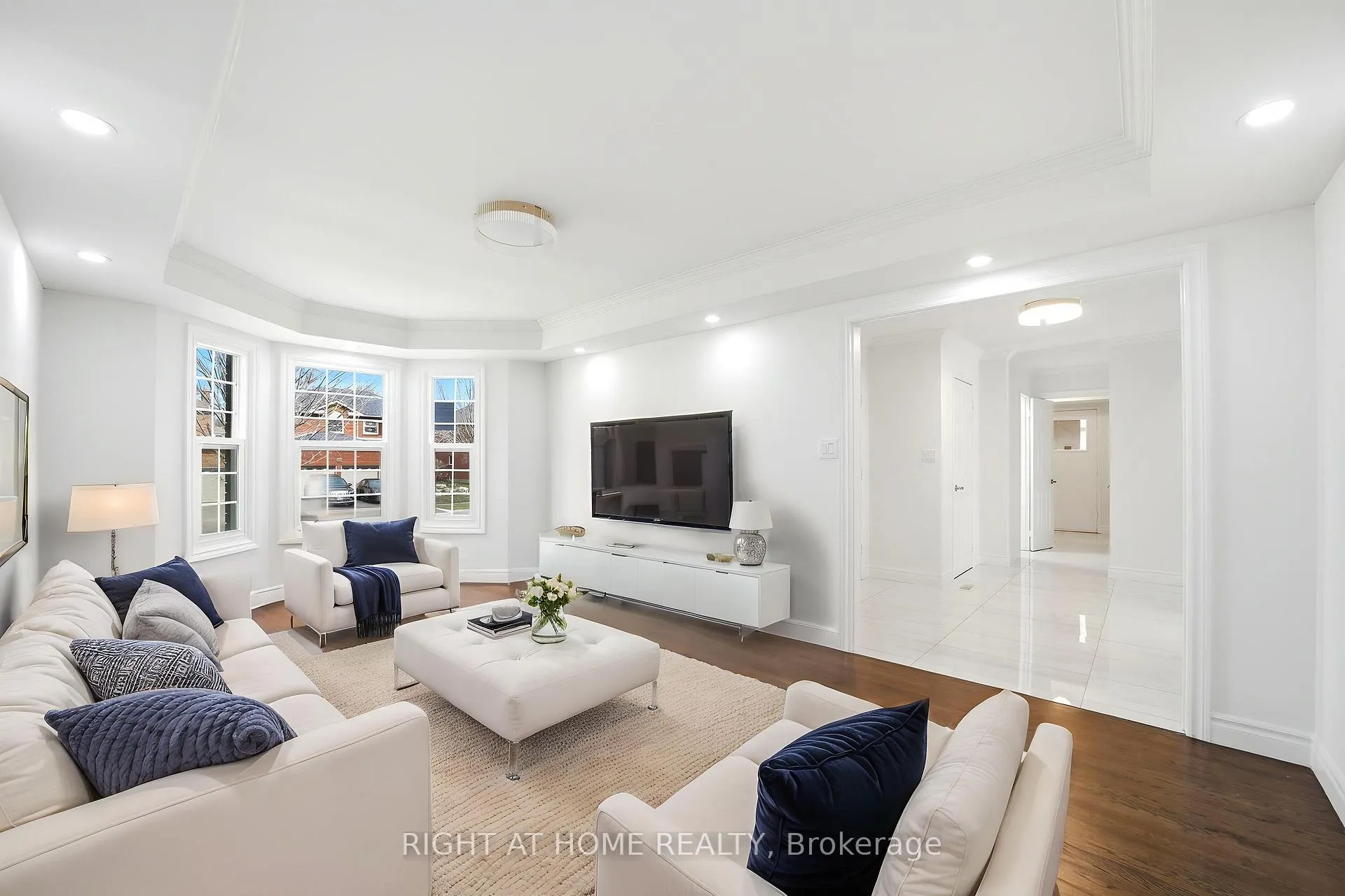 Photo 5 of 36 Ravenview Drive, Whitby, Rolling Acres — HOMEH