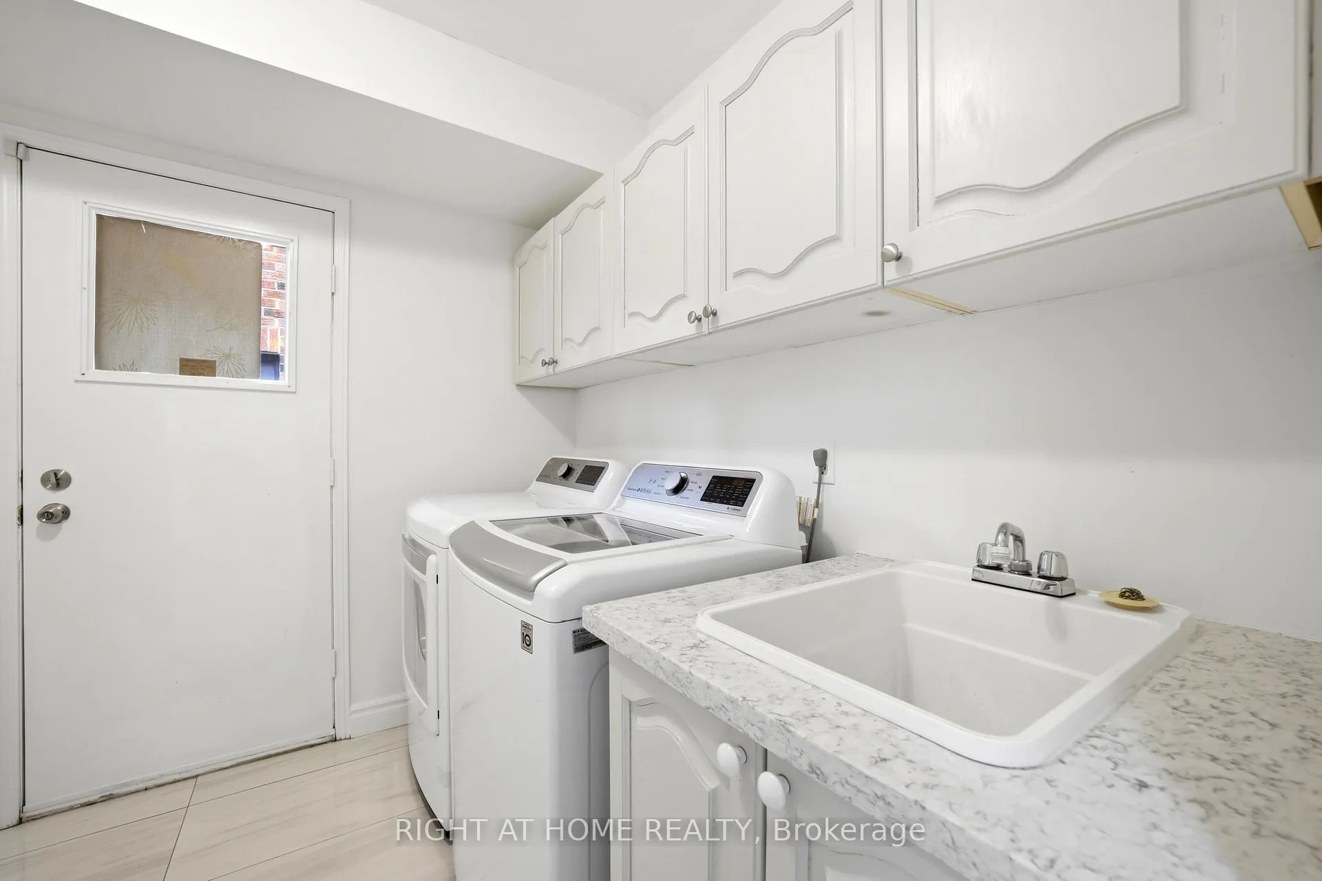 Photo 8 of 36 Ravenview Drive, Whitby, Rolling Acres — HOMEH