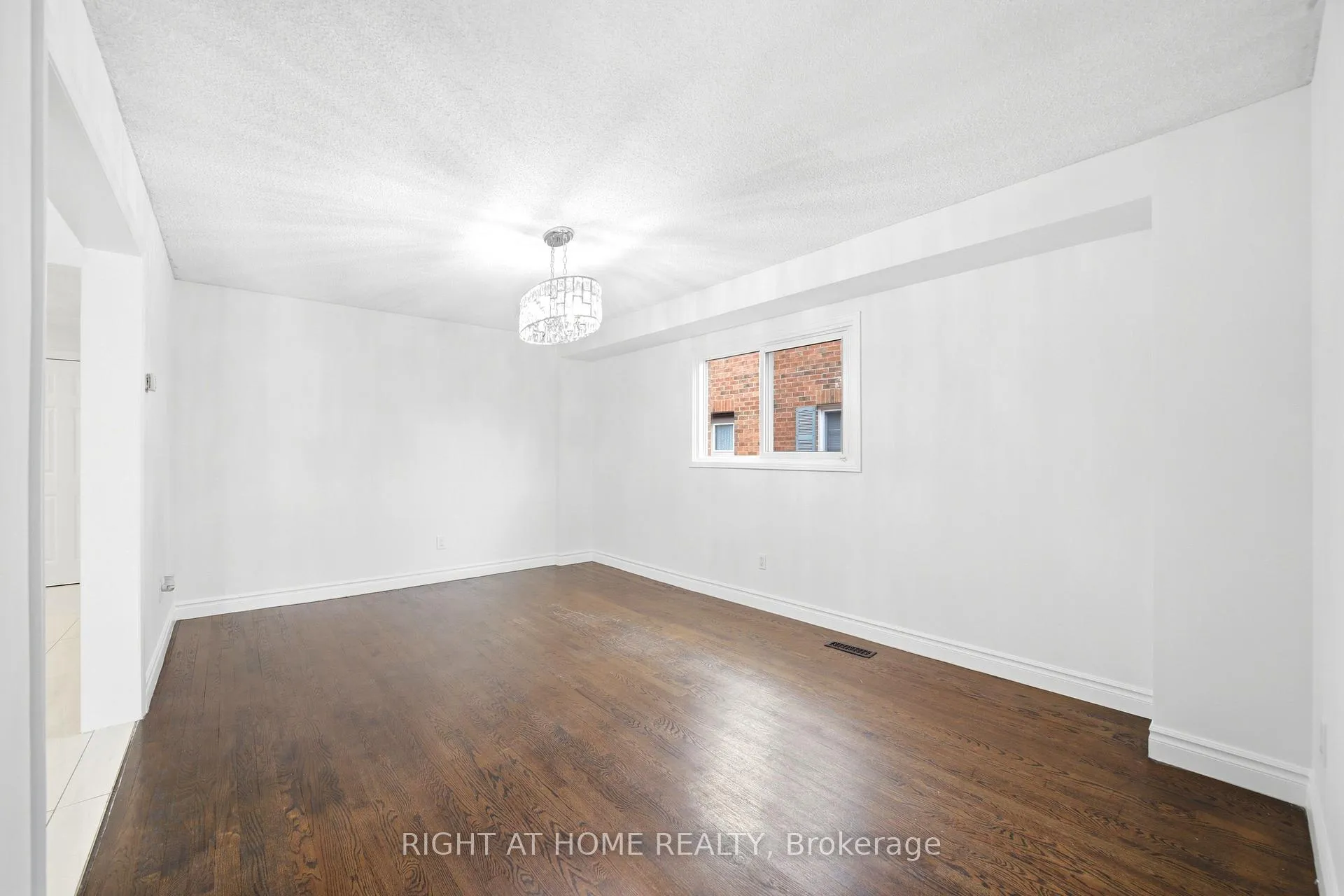 Photo 11 of 36 Ravenview Drive, Whitby, Rolling Acres — HOMEH