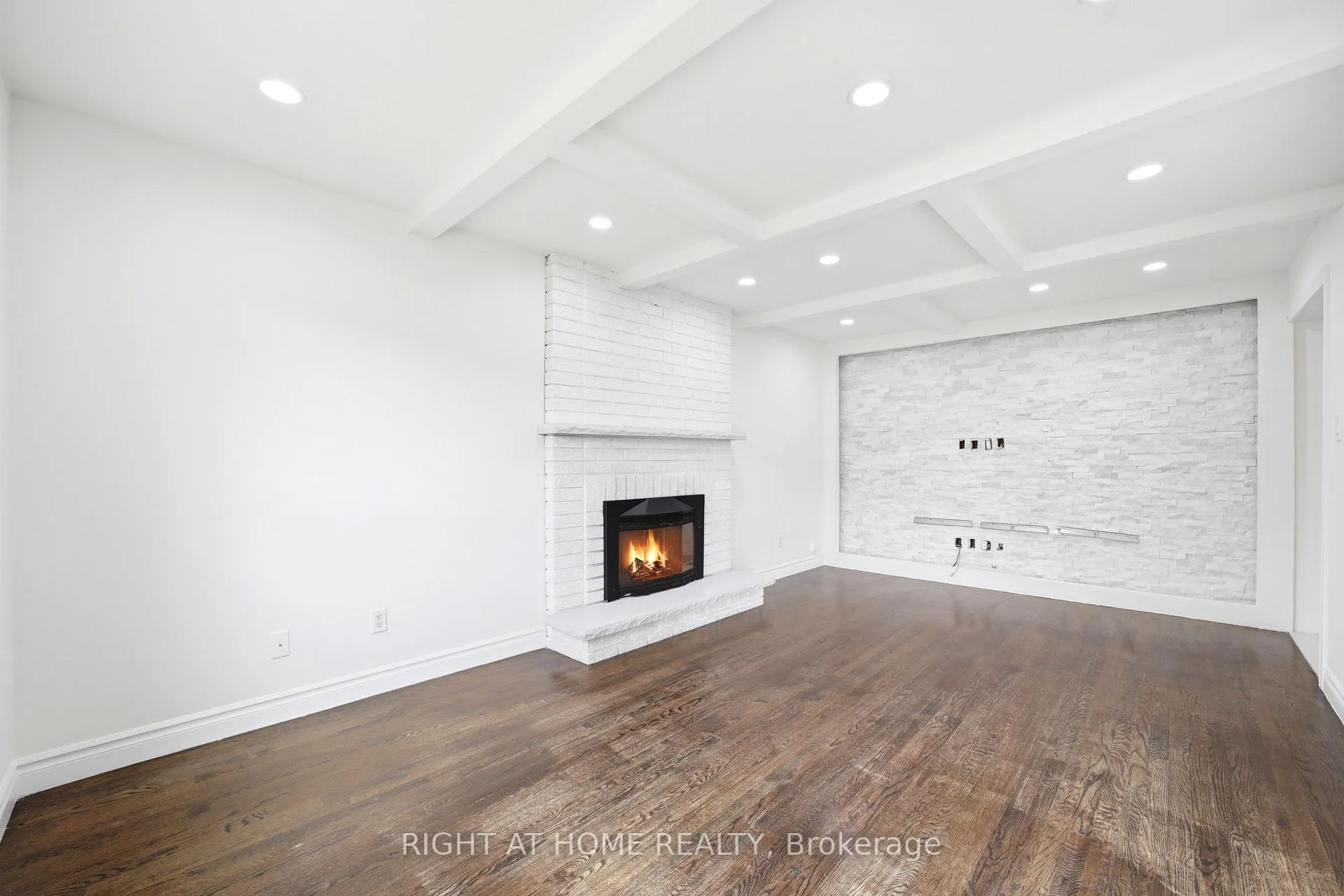 Photo 16 of 36 Ravenview Drive, Whitby, Rolling Acres — HOMEH