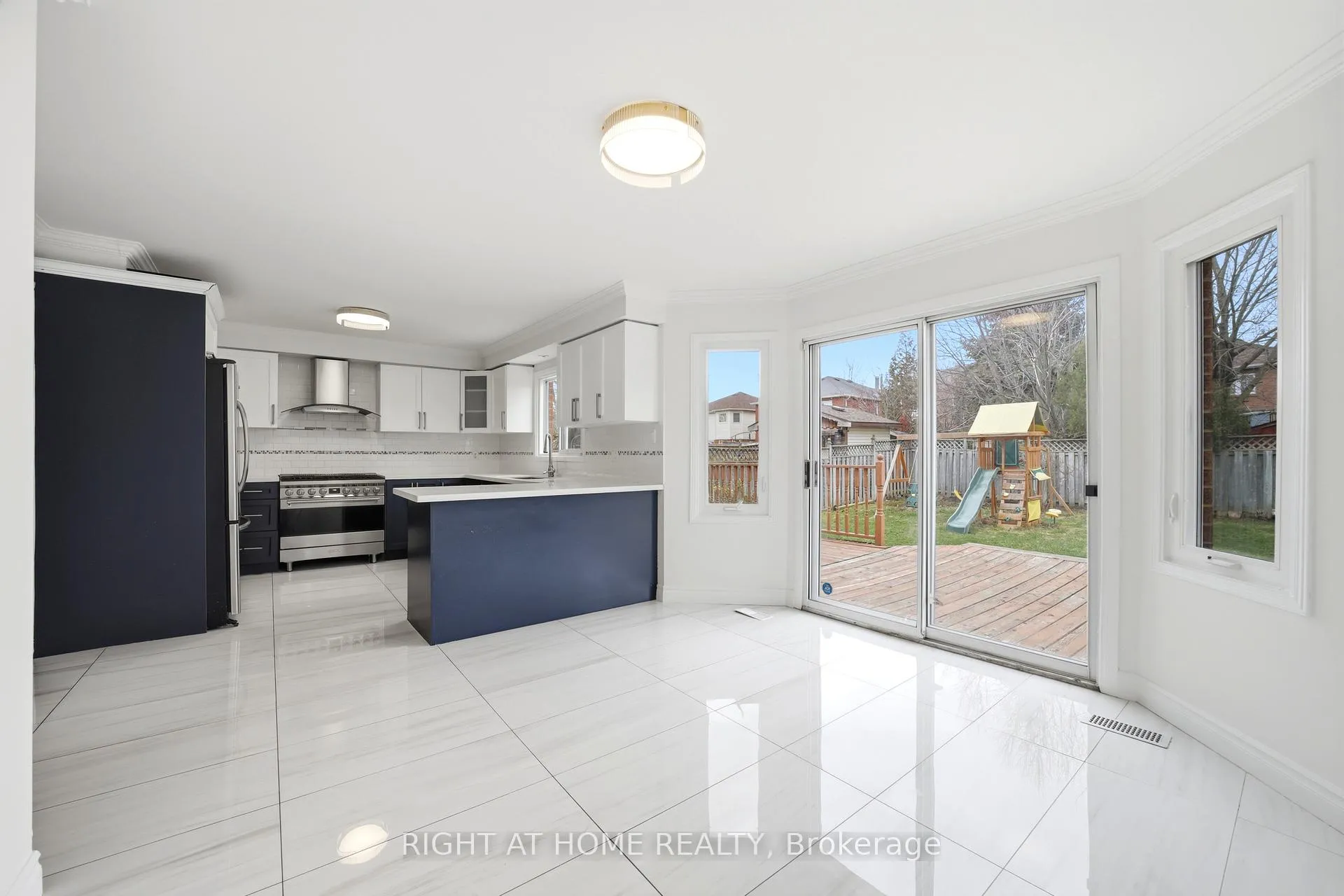 Photo 19 of 36 Ravenview Drive, Whitby, Rolling Acres — HOMEH