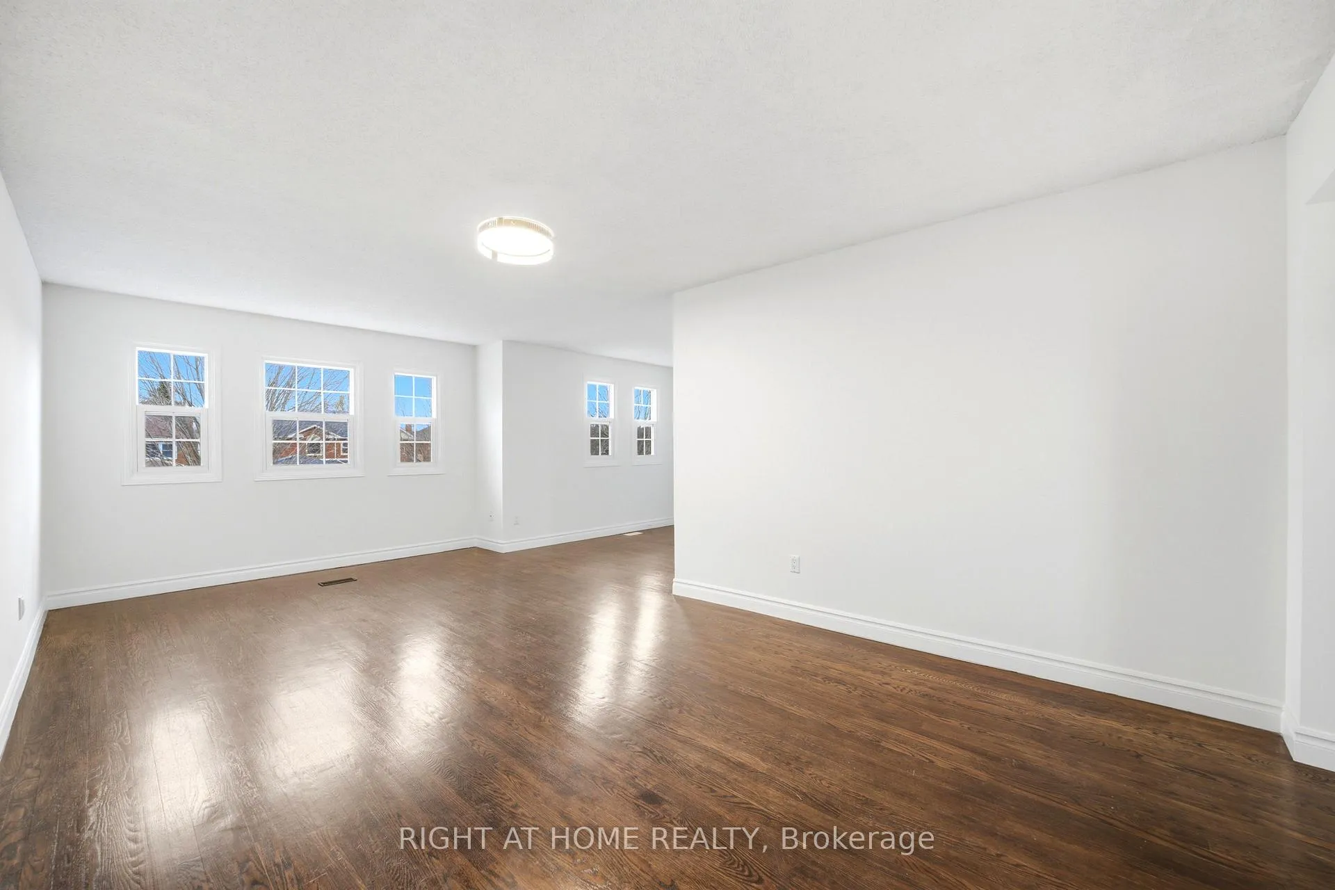 Photo 24 of 36 Ravenview Drive, Whitby, Rolling Acres — HOMEH