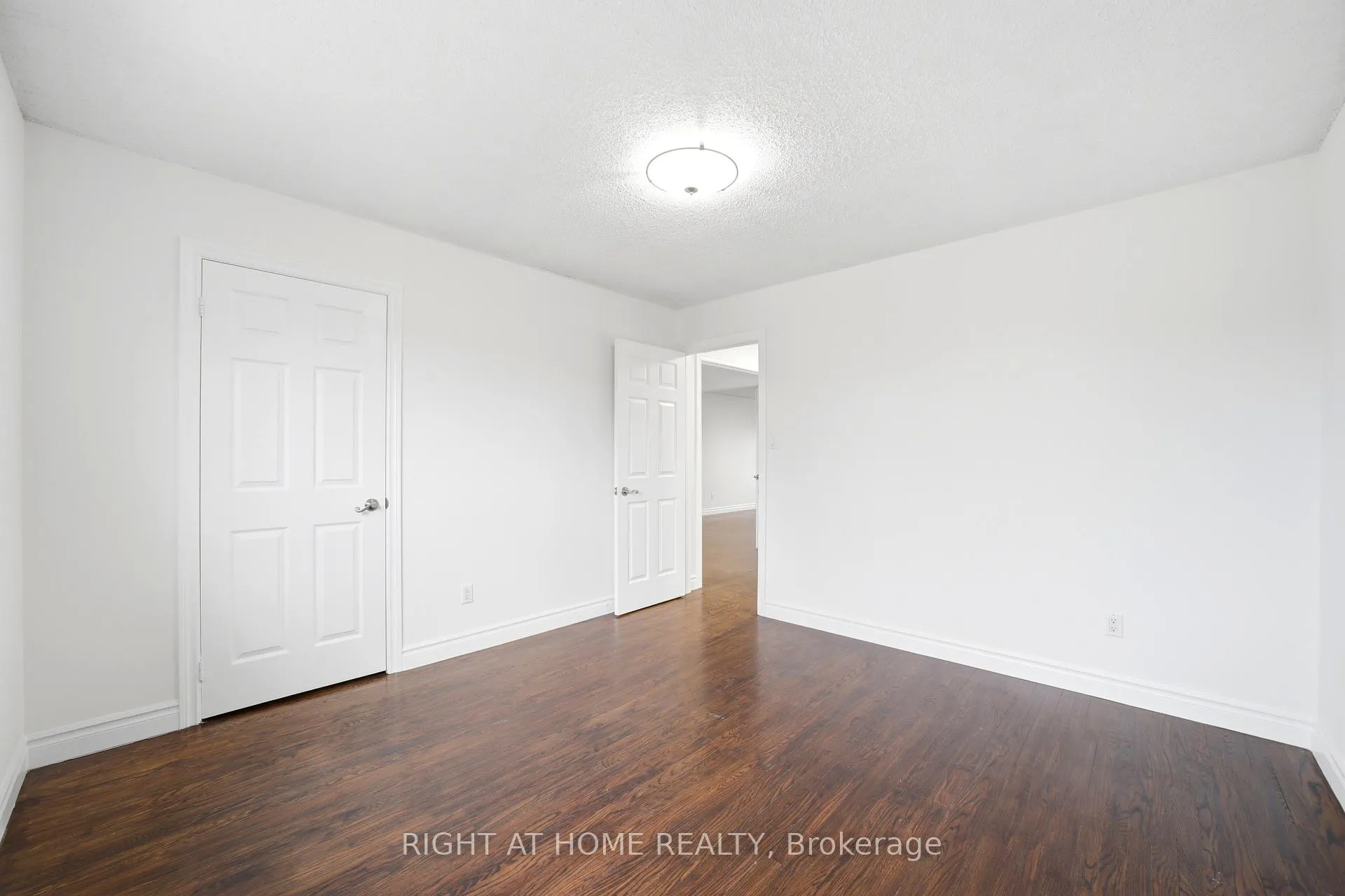Photo 32 of 36 Ravenview Drive, Whitby, Rolling Acres — HOMEH