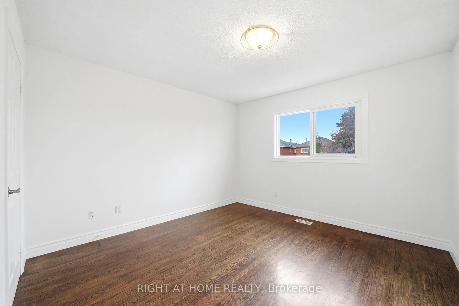 Photo 33 of 36 Ravenview Drive, Whitby, Rolling Acres — HOMEH