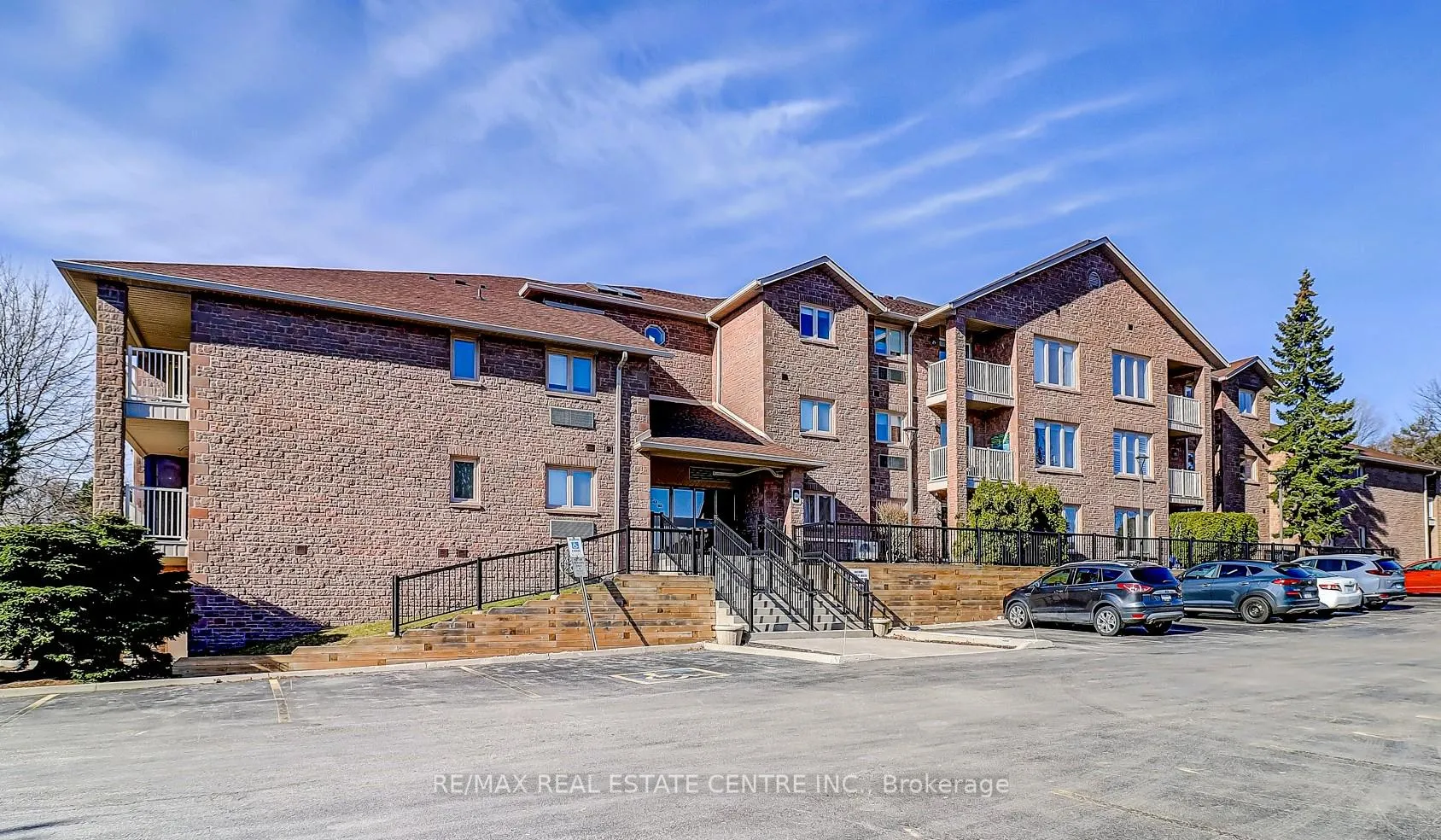 Photo 1 of Unit 57, 3050 Pinemeadow Drive, Burlington, Headon — HOMEH