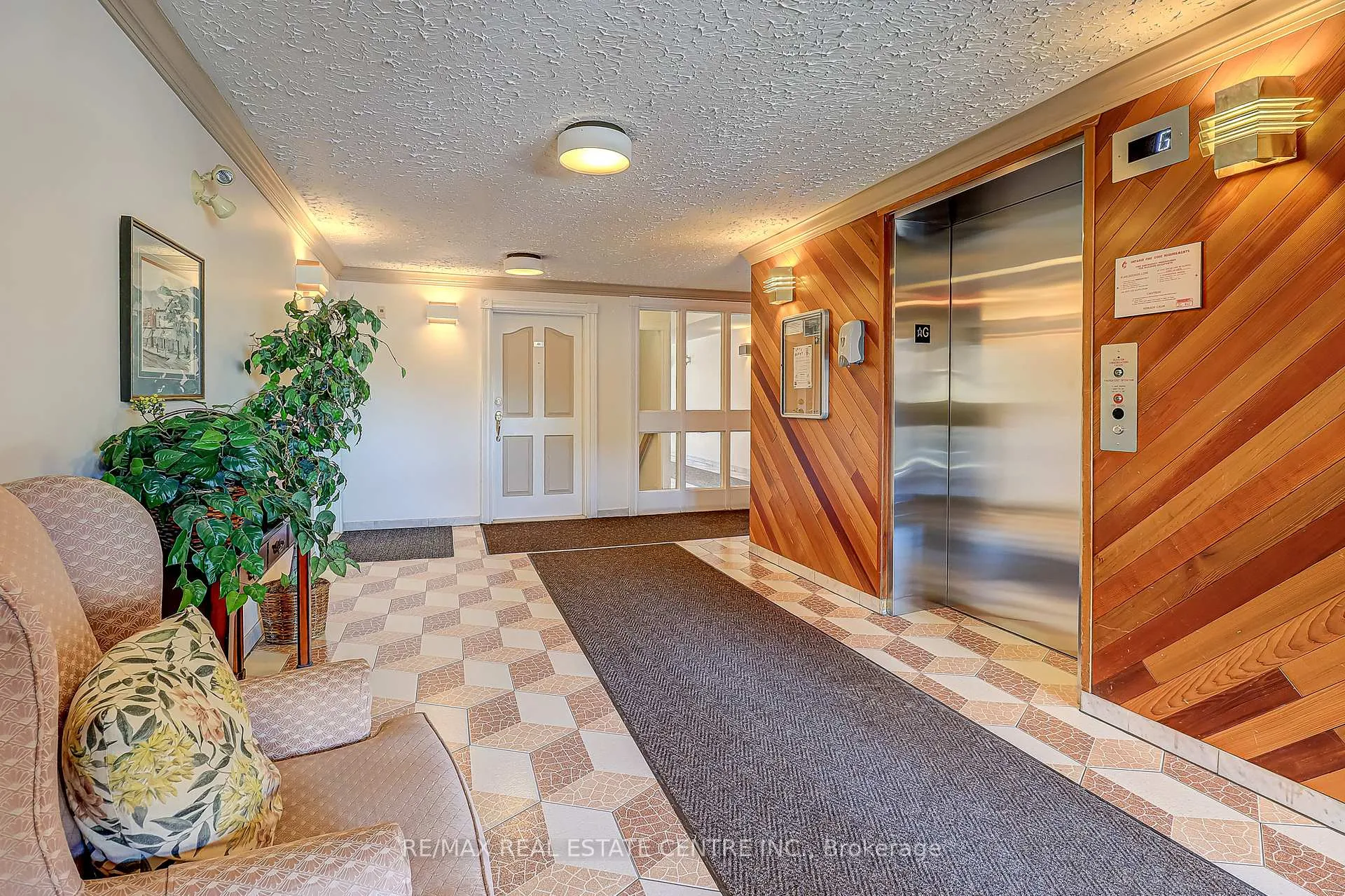 Photo 2 of Unit 57, 3050 Pinemeadow Drive, Burlington, Headon — HOMEH