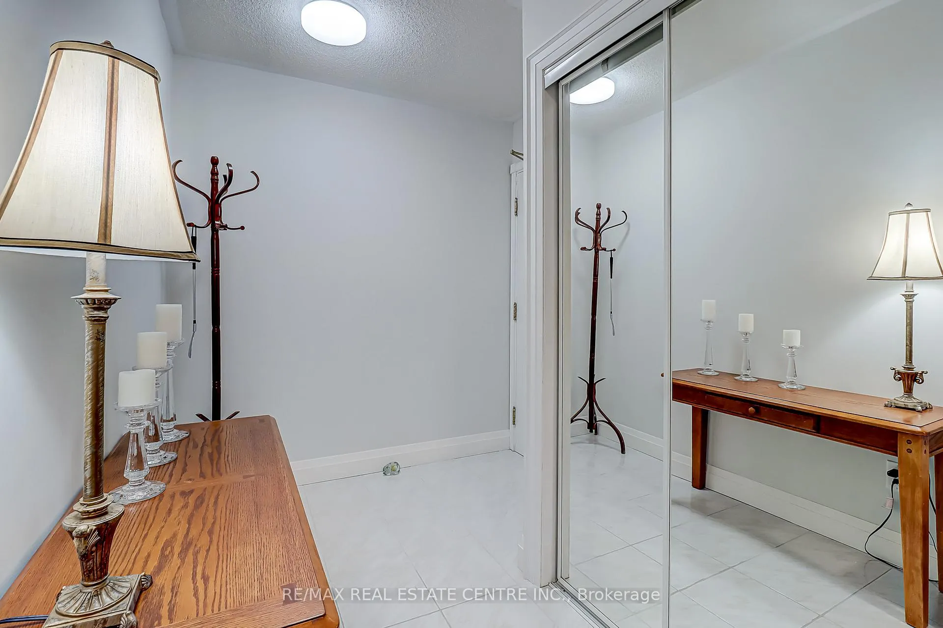 Photo 3 of Unit 57, 3050 Pinemeadow Drive, Burlington, Headon — HOMEH