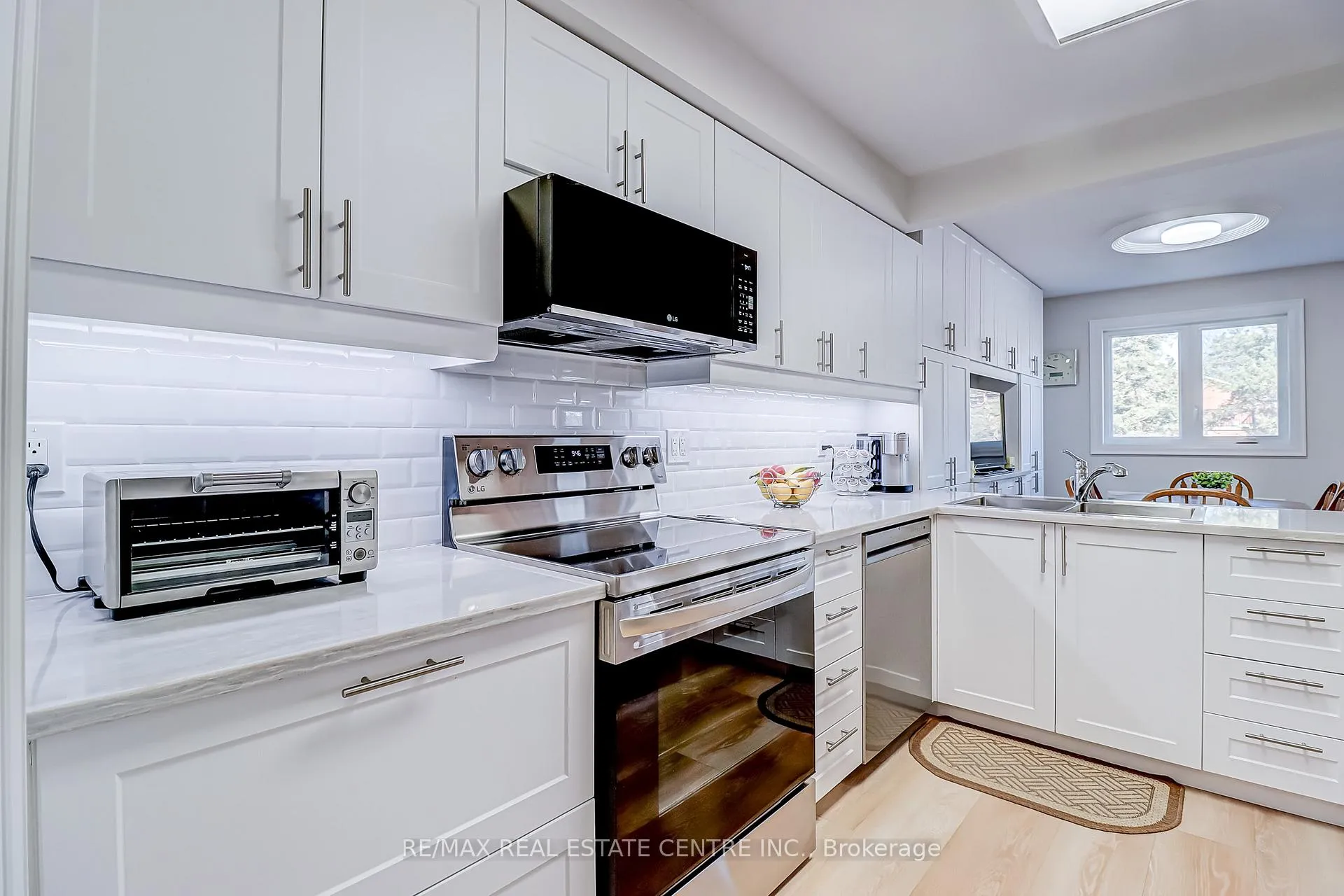 Photo 4 of Unit 57, 3050 Pinemeadow Drive, Burlington, Headon — HOMEH