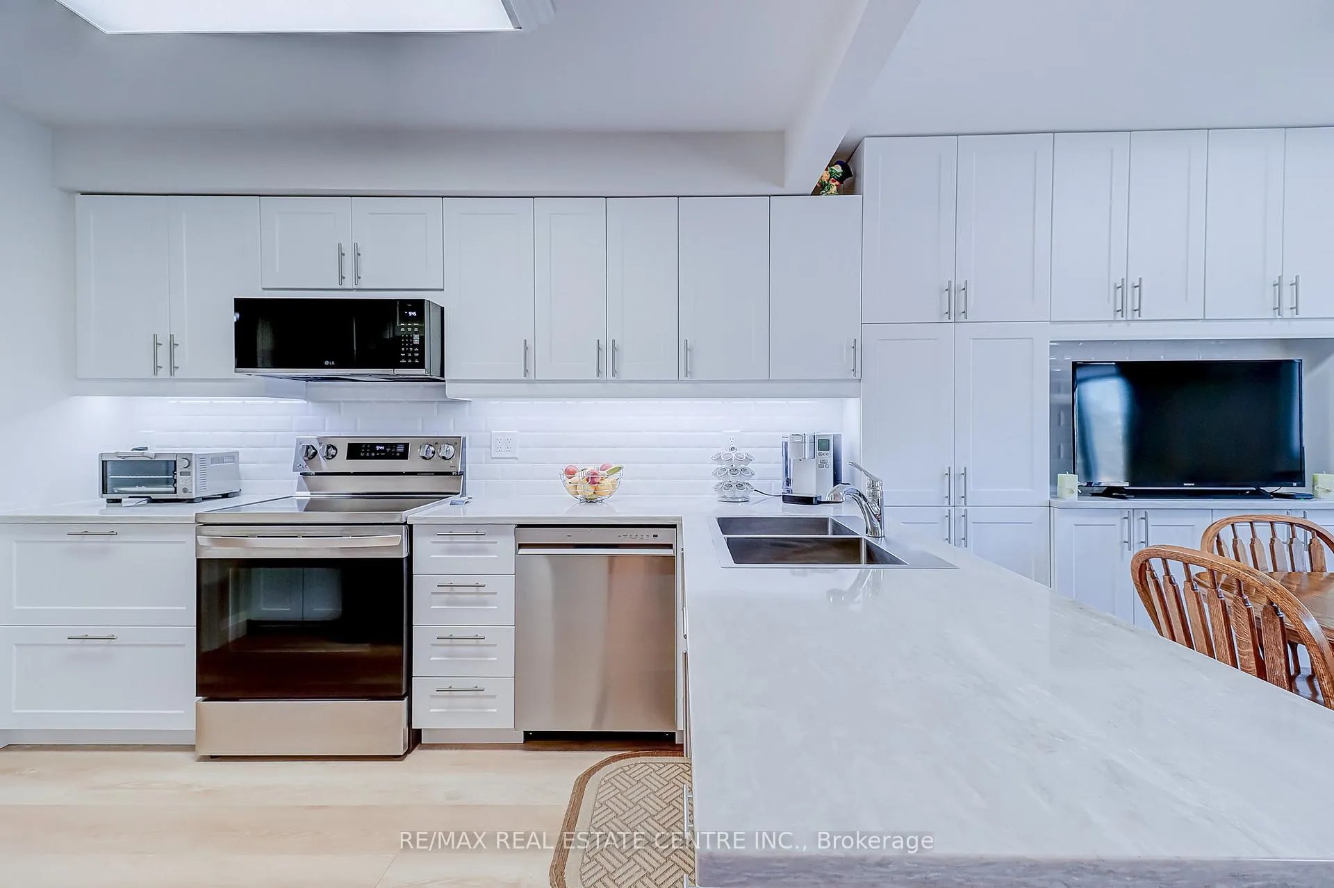 Photo 5 of Unit 57, 3050 Pinemeadow Drive, Burlington, Headon — HOMEH