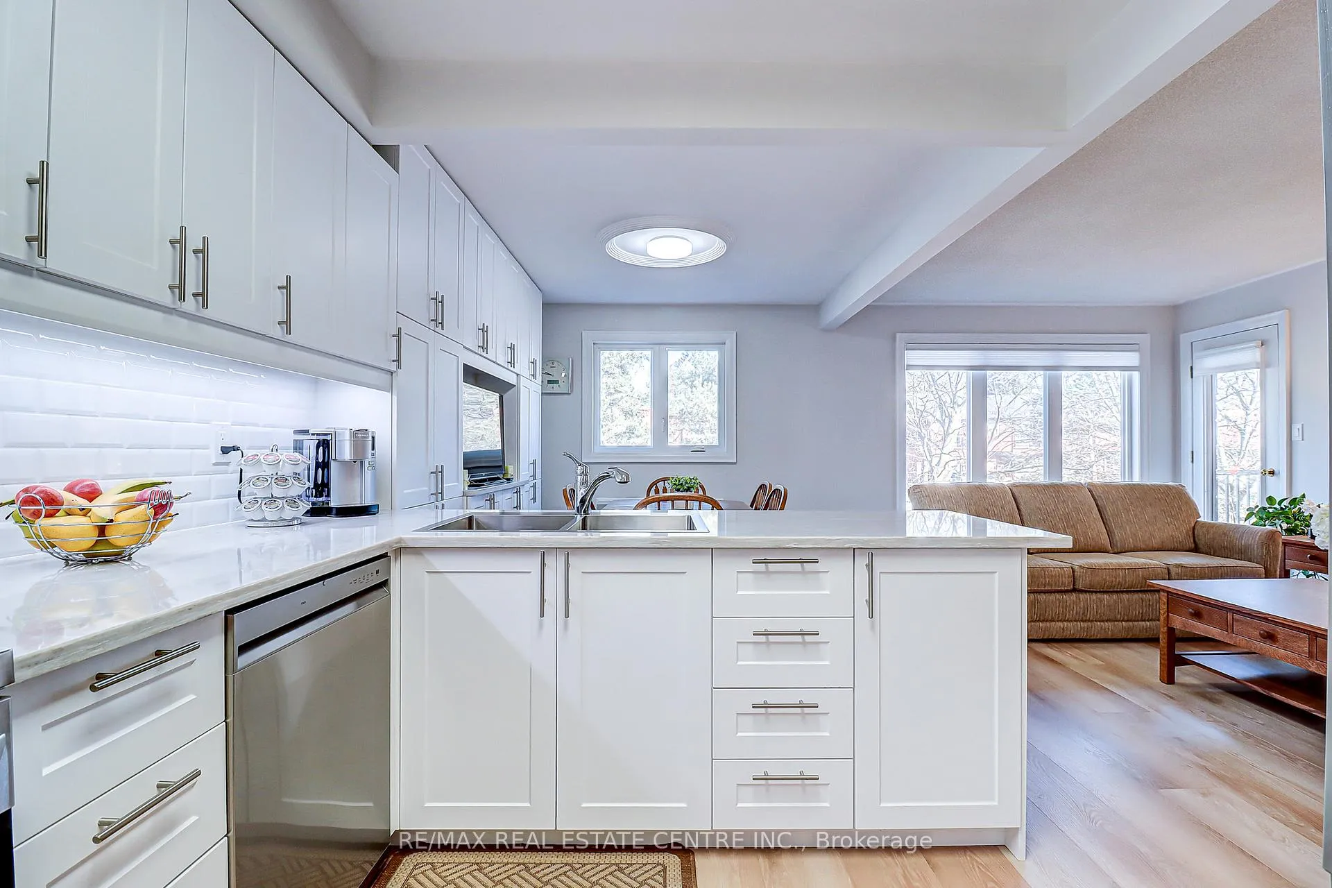 Photo 8 of Unit 57, 3050 Pinemeadow Drive, Burlington, Headon — HOMEH