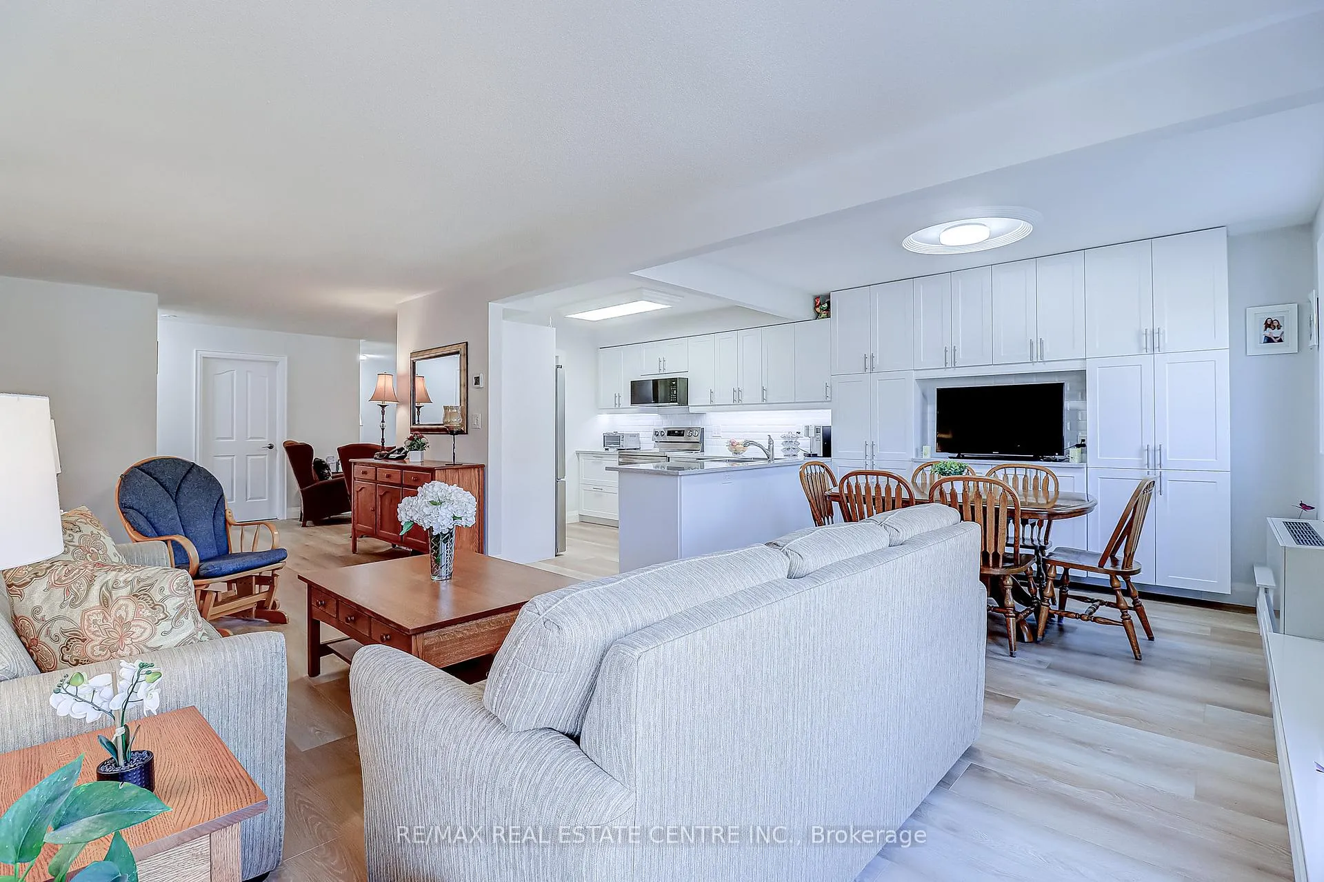 Photo 12 of Unit 57, 3050 Pinemeadow Drive, Burlington, Headon — HOMEH