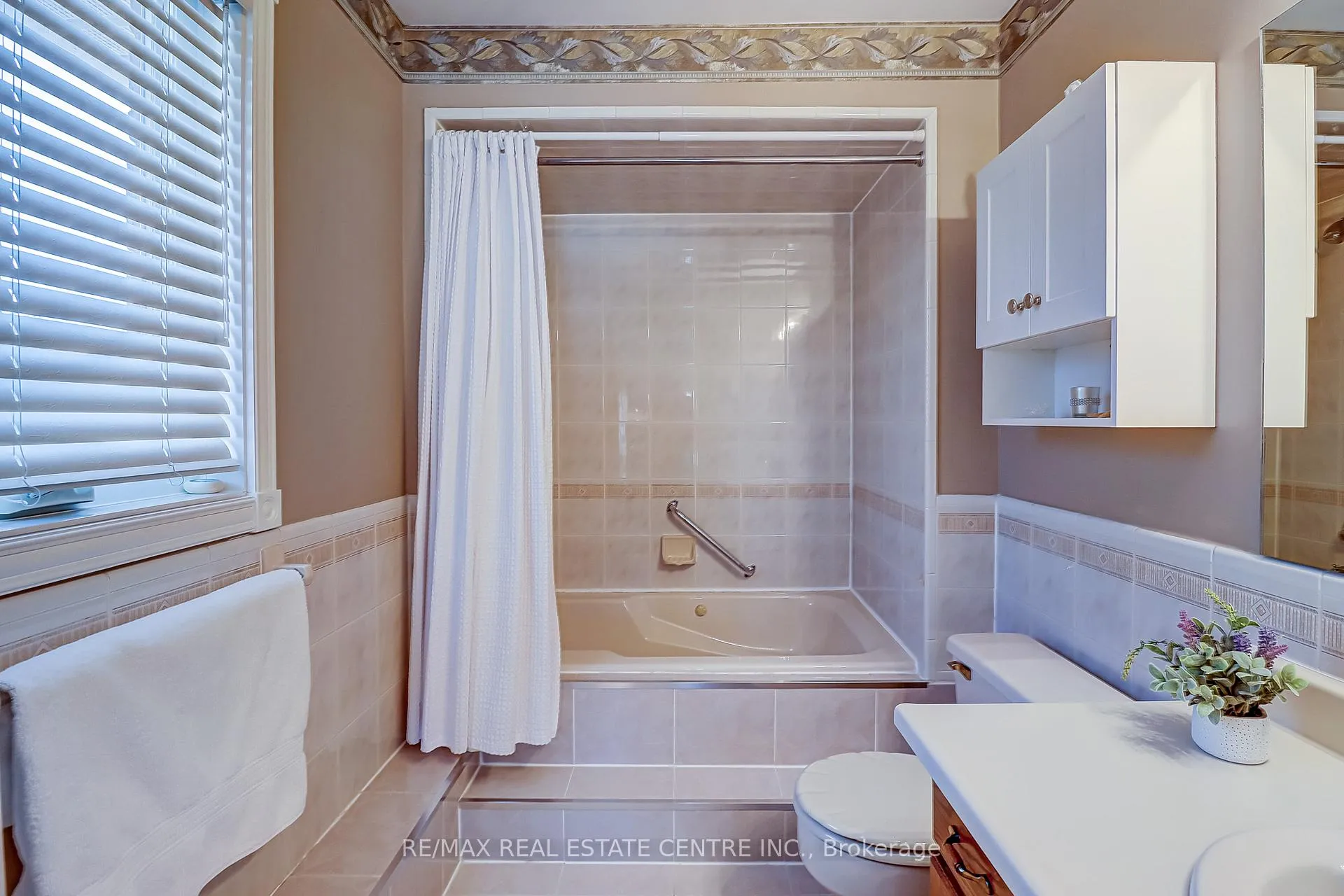 Photo 28 of Unit 57, 3050 Pinemeadow Drive, Burlington, Headon — HOMEH
