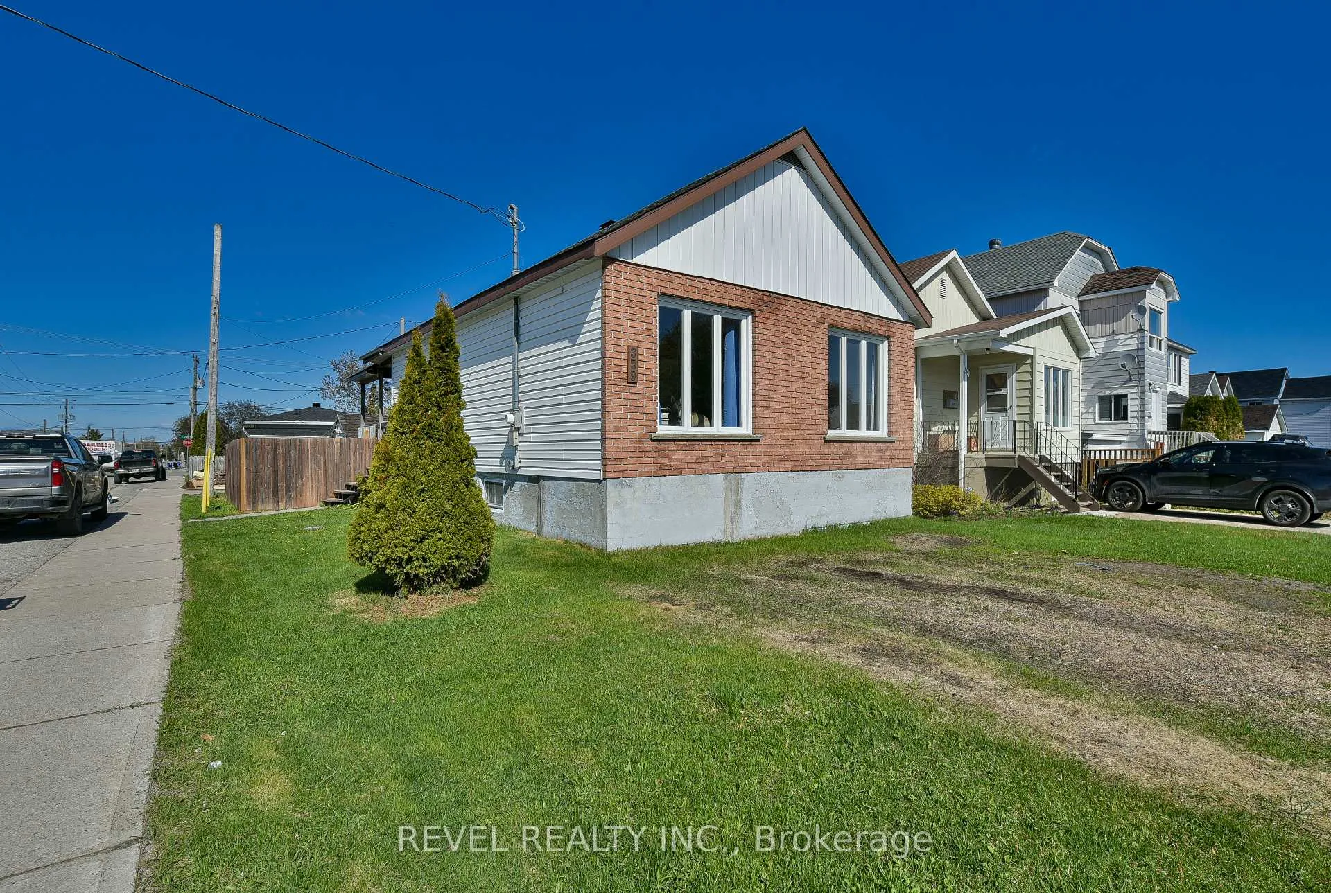 Photo 2 of 359 Tamarack Street, Timmins, TNE - Hill District — HOMEH