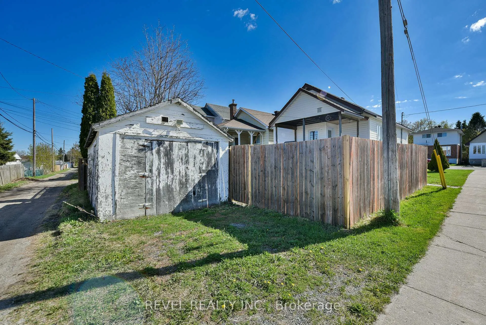 Photo 3 of 359 Tamarack Street, Timmins, TNE - Hill District — HOMEH