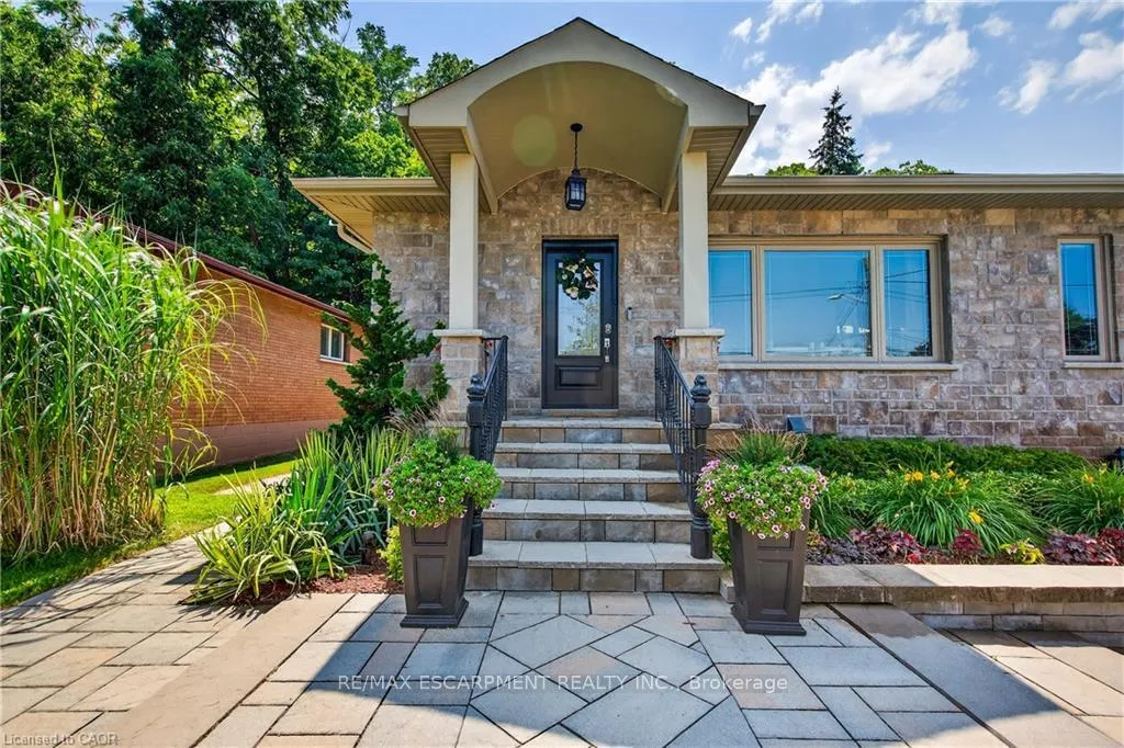 Photo 2 of 48 Brentwood Drive, Hamilton, Stoney Creek — HOMEH