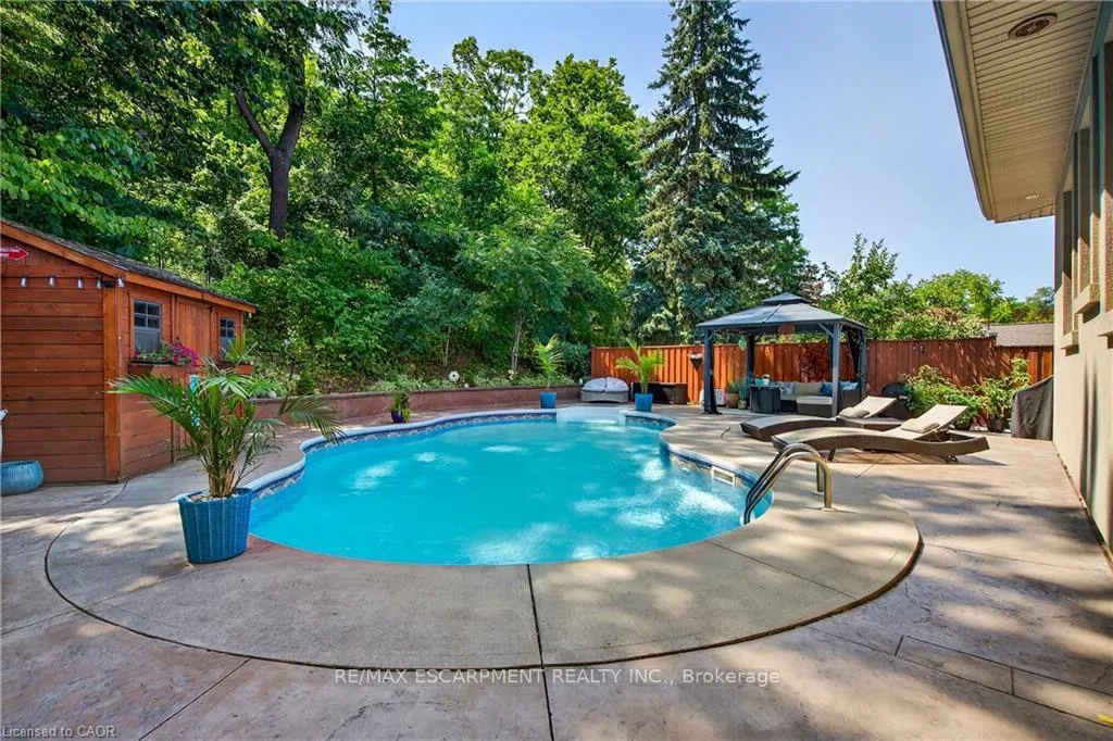 Photo 3 of 48 Brentwood Drive, Hamilton, Stoney Creek — HOMEH