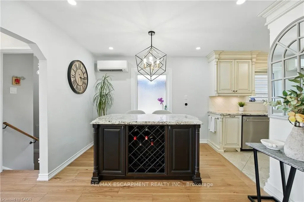 Photo 6 of 48 Brentwood Drive, Hamilton, Stoney Creek — HOMEH