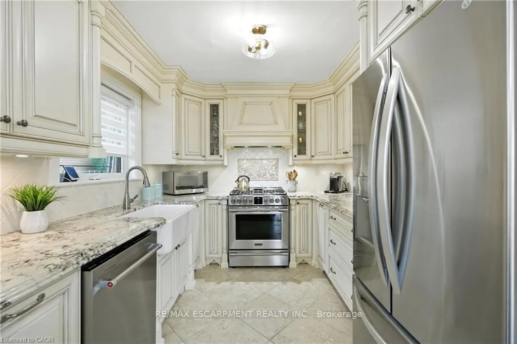 Photo 7 of 48 Brentwood Drive, Hamilton, Stoney Creek — HOMEH