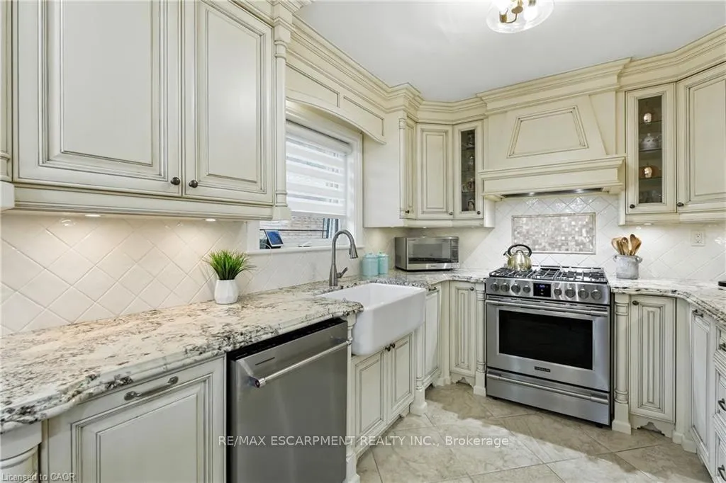 Photo 8 of 48 Brentwood Drive, Hamilton, Stoney Creek — HOMEH