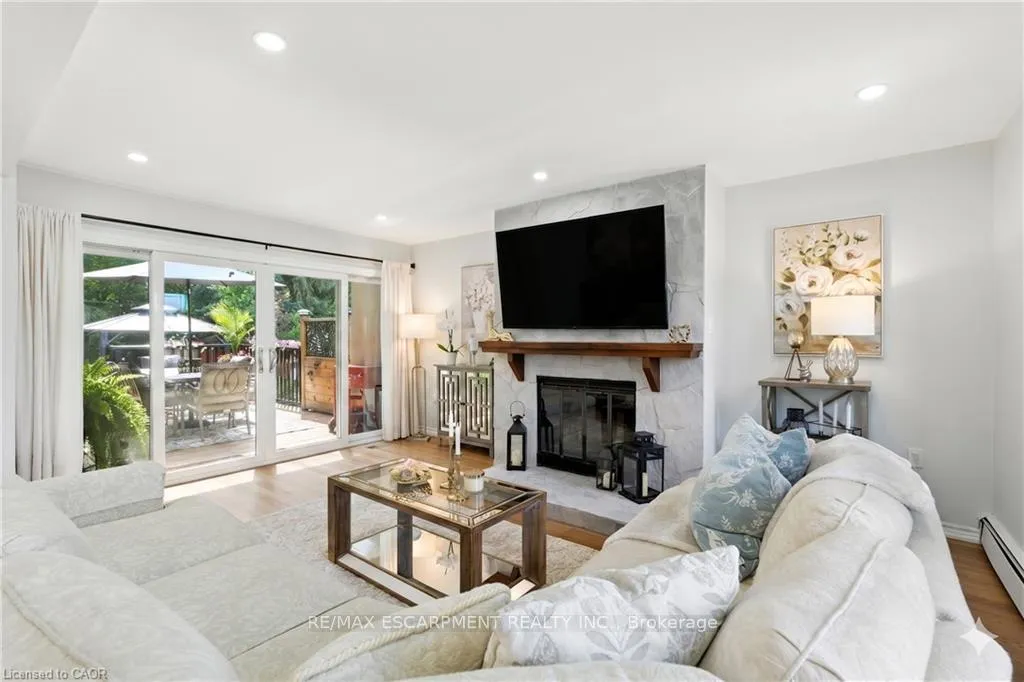 Photo 10 of 48 Brentwood Drive, Hamilton, Stoney Creek — HOMEH