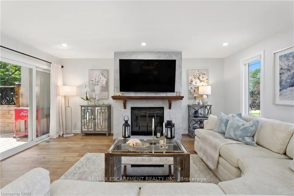 Photo 11 of 48 Brentwood Drive, Hamilton, Stoney Creek — HOMEH