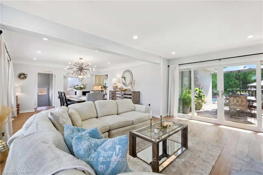 Photo 12 of 48 Brentwood Drive, Hamilton, Stoney Creek — HOMEH