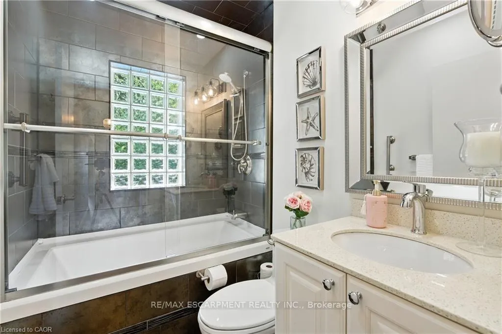 Photo 13 of 48 Brentwood Drive, Hamilton, Stoney Creek — HOMEH