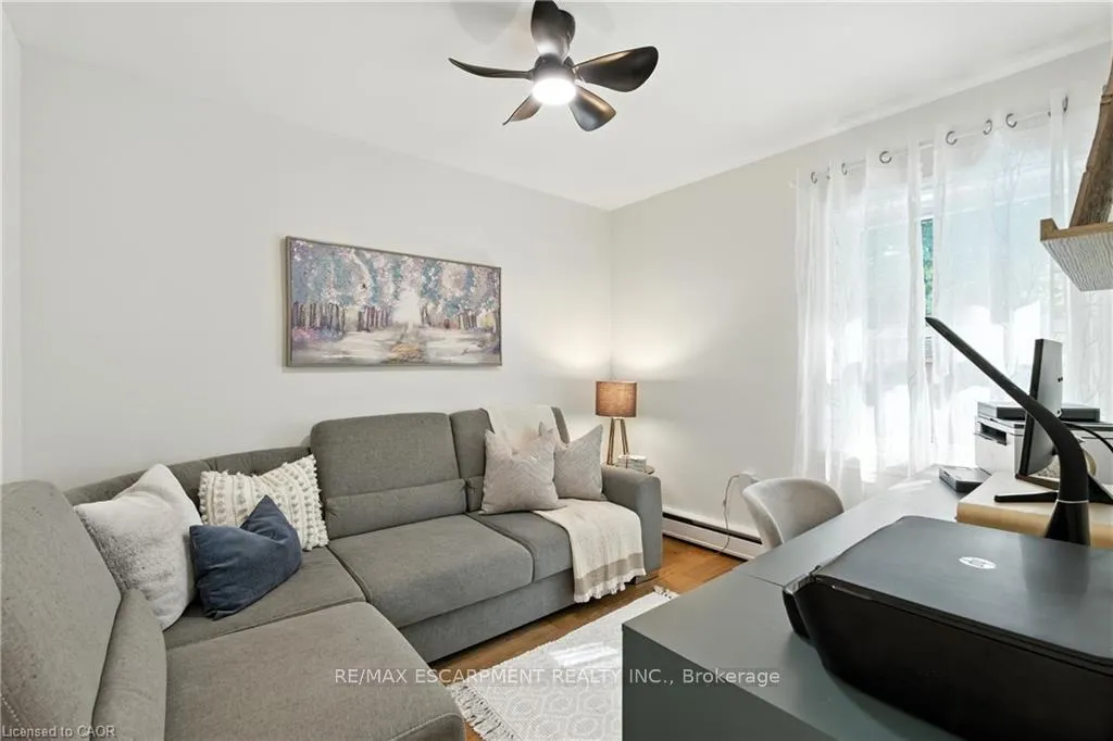 Photo 14 of 48 Brentwood Drive, Hamilton, Stoney Creek — HOMEH