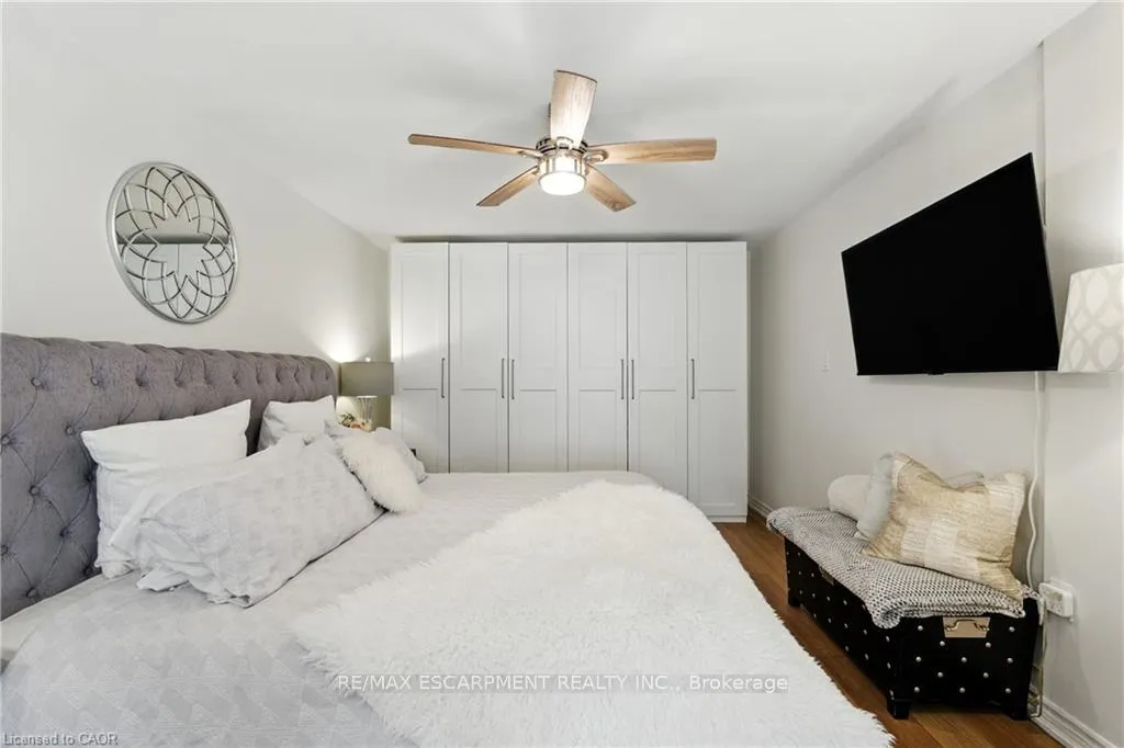 Photo 16 of 48 Brentwood Drive, Hamilton, Stoney Creek — HOMEH