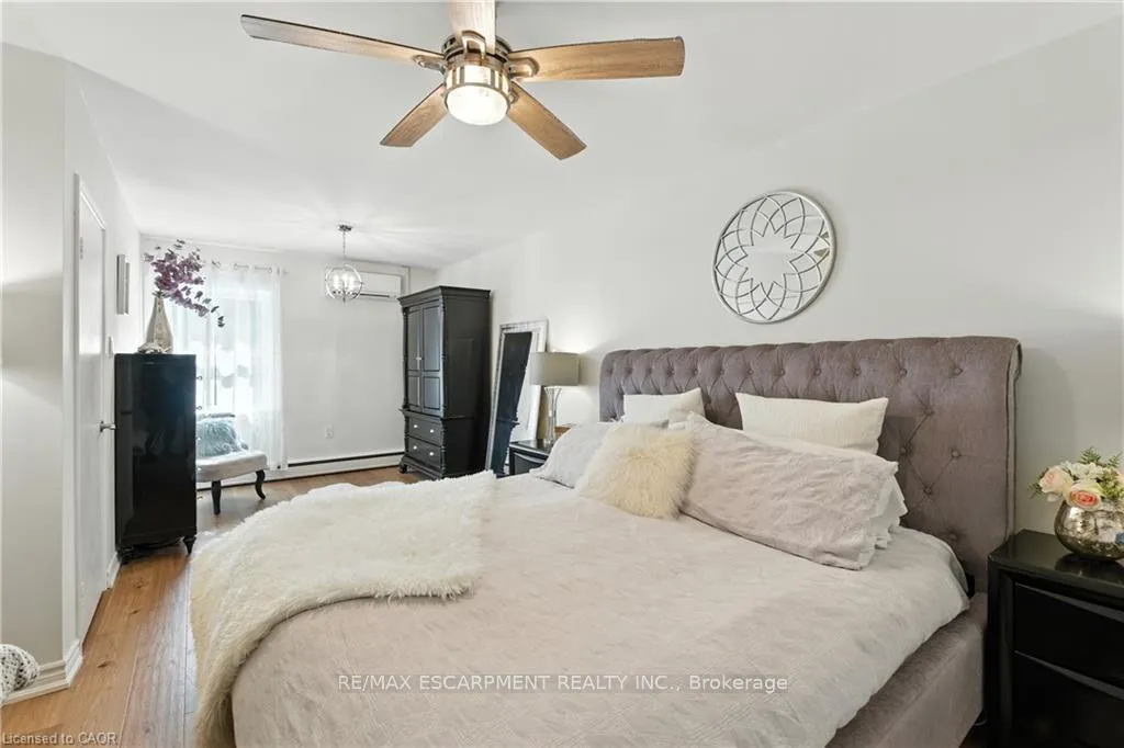 Photo 17 of 48 Brentwood Drive, Hamilton, Stoney Creek — HOMEH