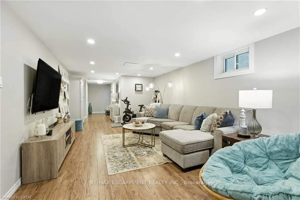 Photo 22 of 48 Brentwood Drive, Hamilton, Stoney Creek — HOMEH