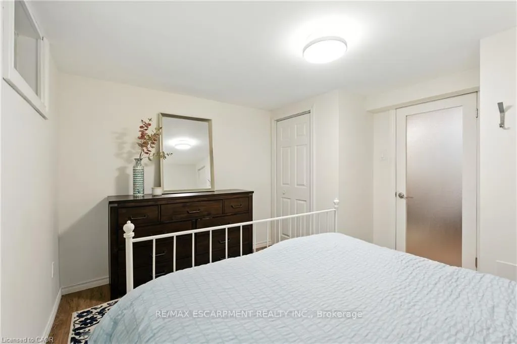 Photo 24 of 48 Brentwood Drive, Hamilton, Stoney Creek — HOMEH