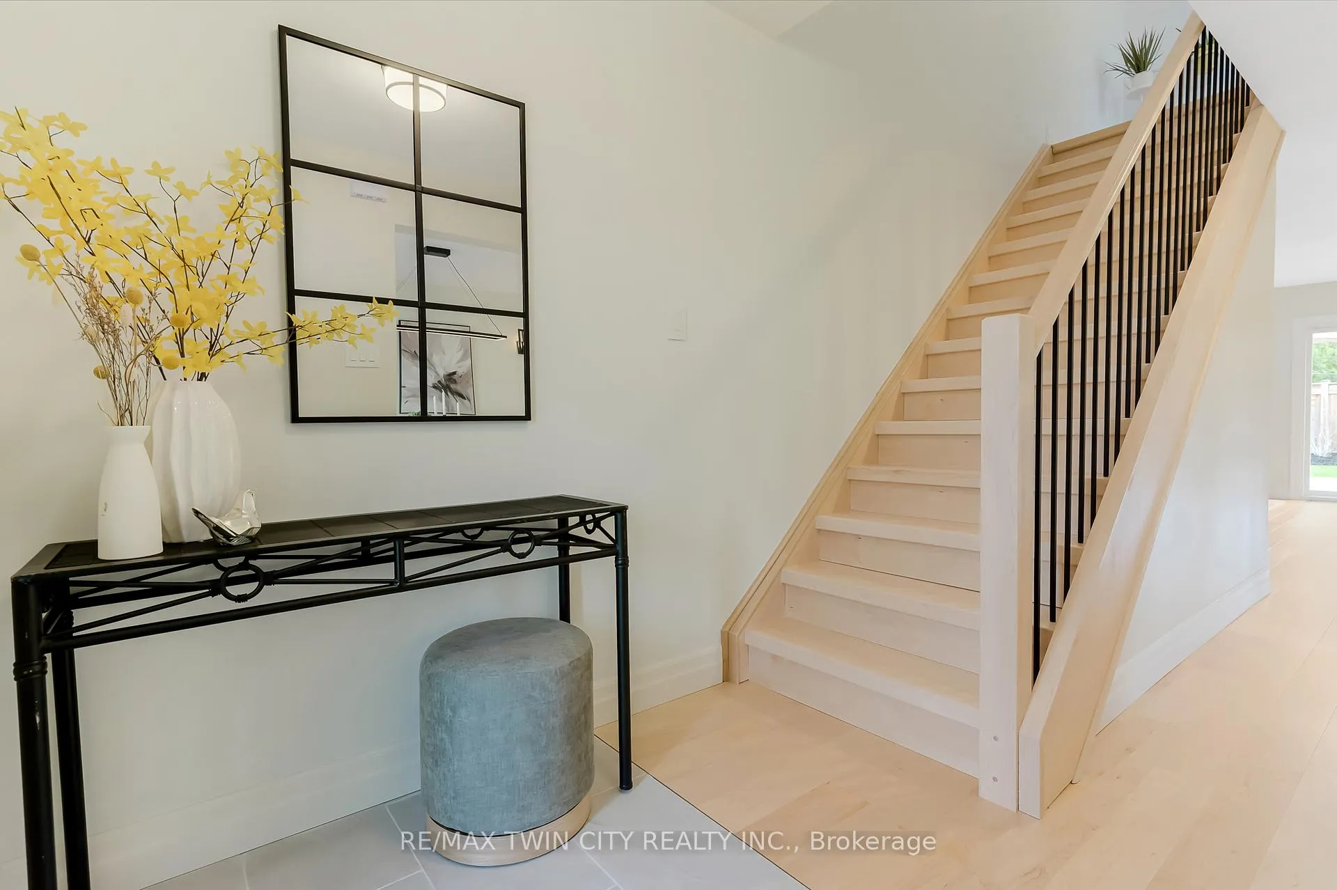 Photo 3 of 42 Handorf Drive, Cambridge — HOMEH