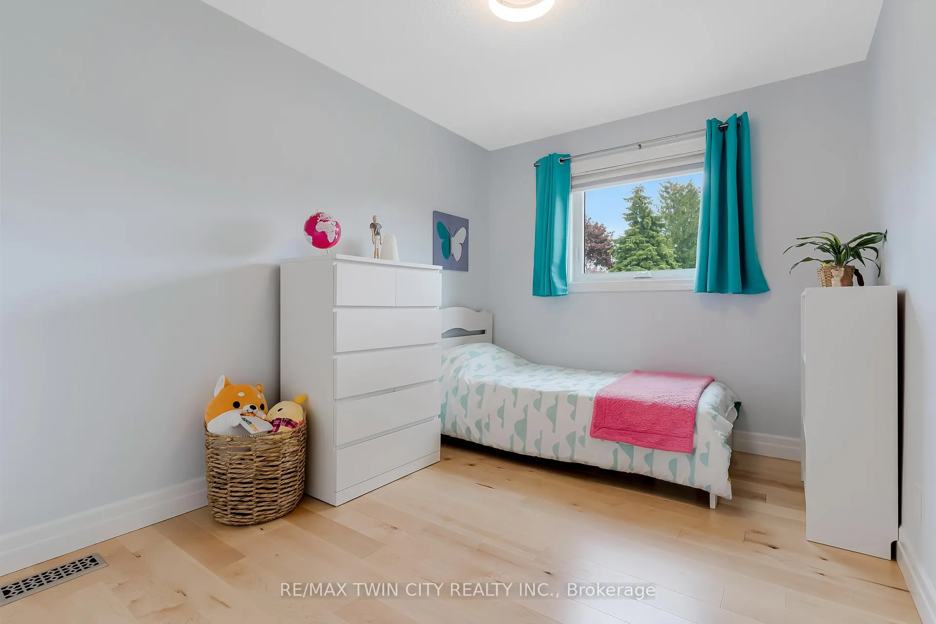 Photo 23 of 42 Handorf Drive, Cambridge — HOMEH